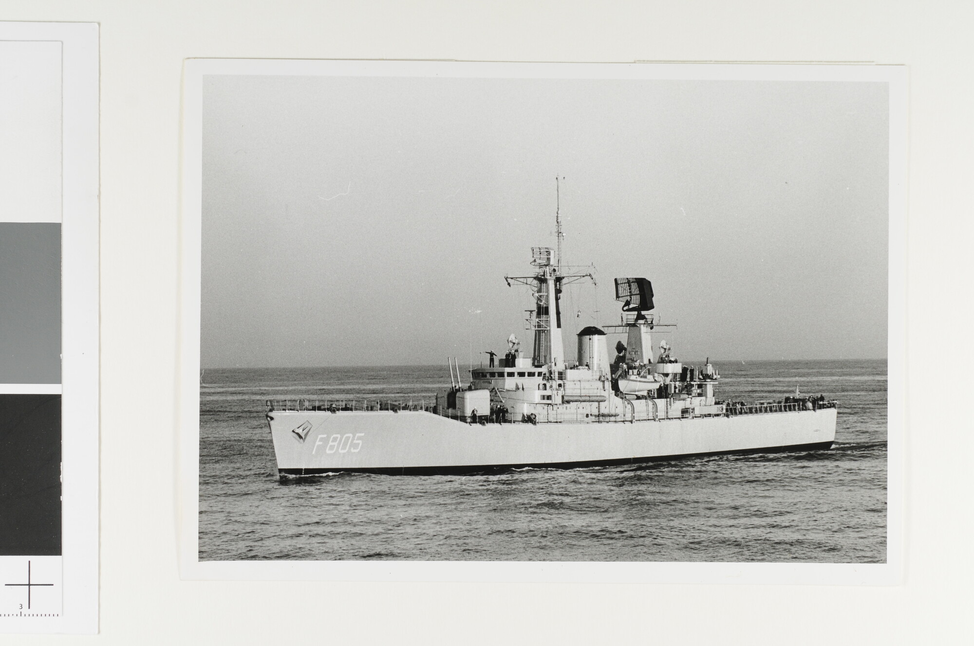 1993.0564; Het fregat Hr.Ms. 'Van Nes' (F 805); foto