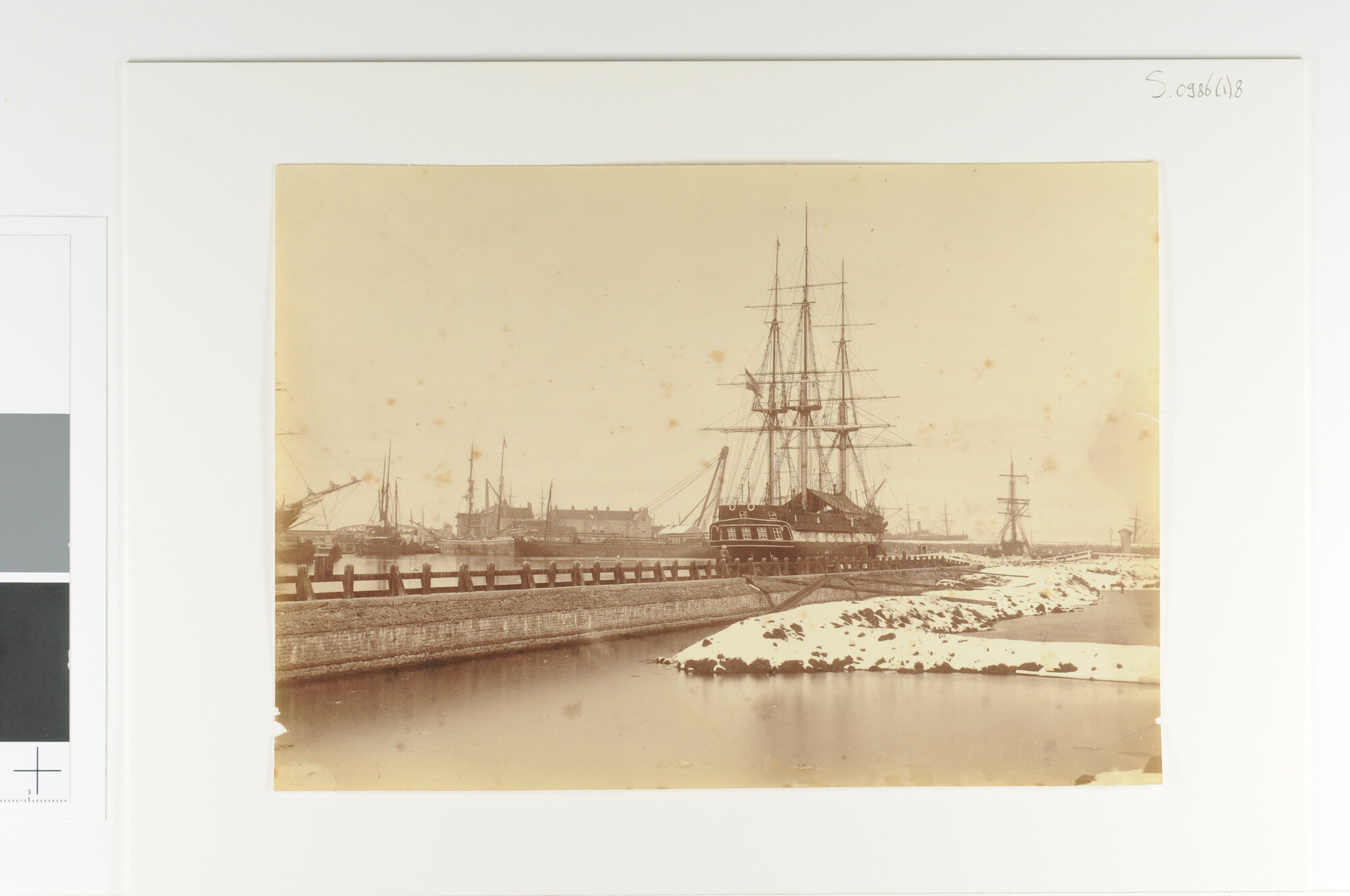 S.0986(01)08; De Rijkswerf te Amsterdam tijdens de winter; foto