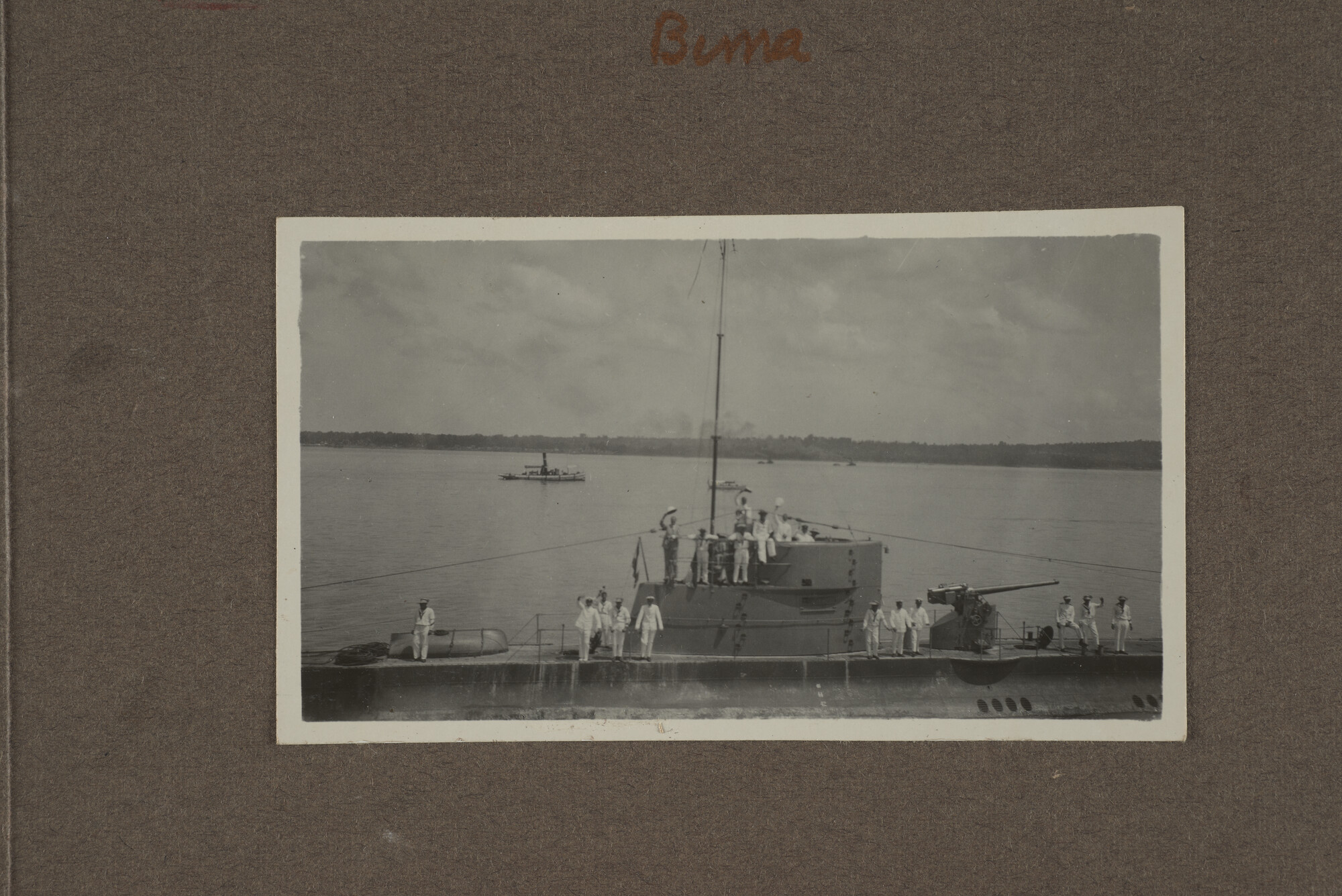 1994.2053; Negen losse bladen uit een album met fotos van de onderzeeboot Hr.Ms. K [...]; fotoreportage