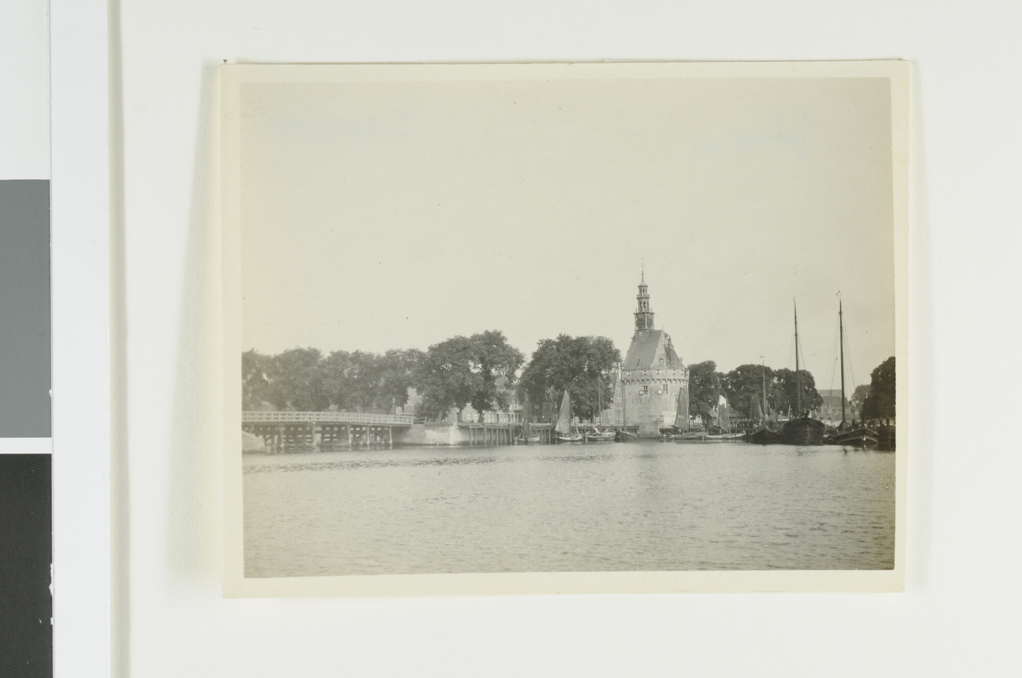 S.5707(05); Twaalf fotos genomen omstreeks 1925 tijdens een zeiltocht op de Zuiderzee en de Wadden [...]; fotoreportage