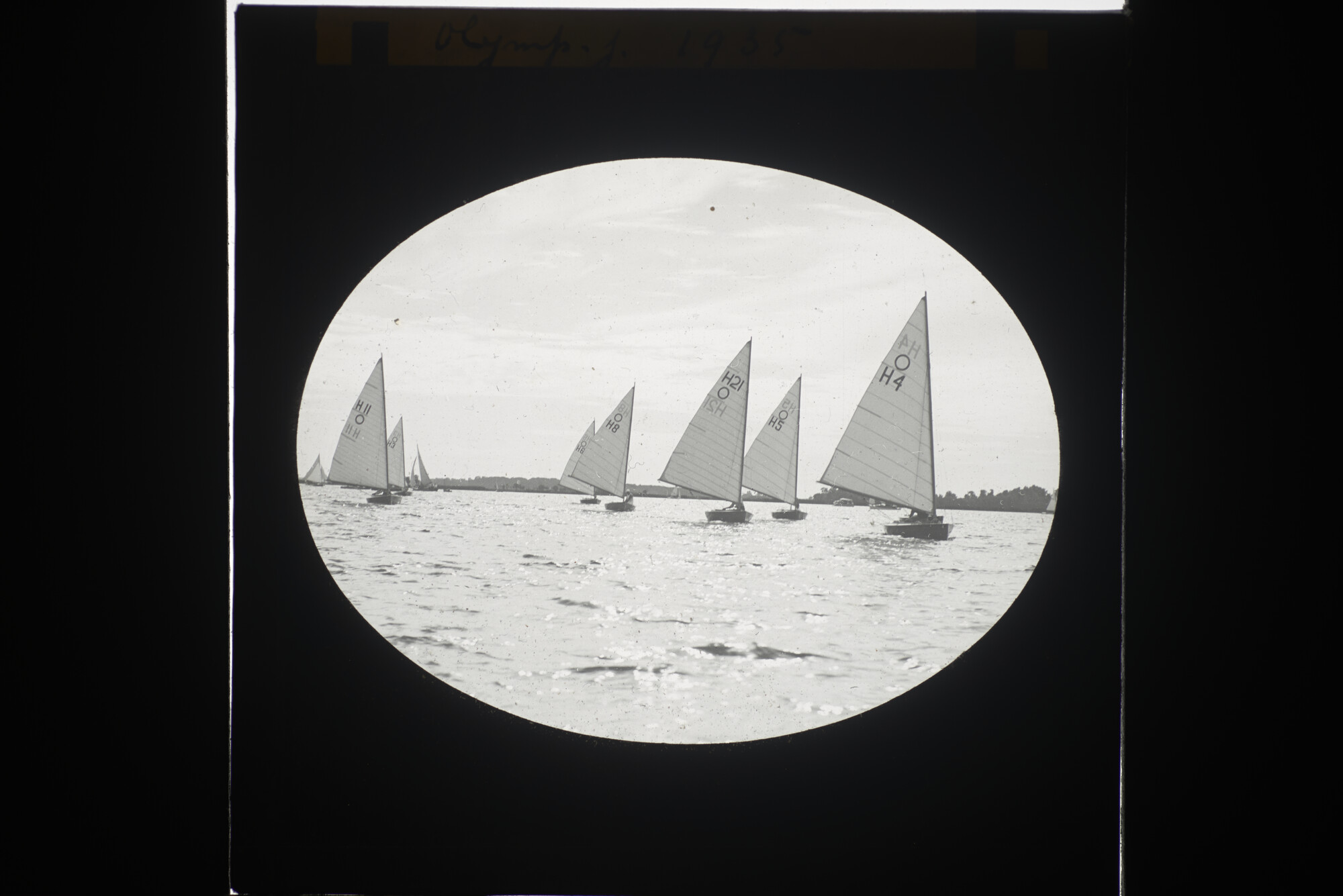 2014.0606; Vijftig lantaarnplaatjes met afbeeldingen van de Nederlandse watersport 1900-1935; lantaarnplaatje