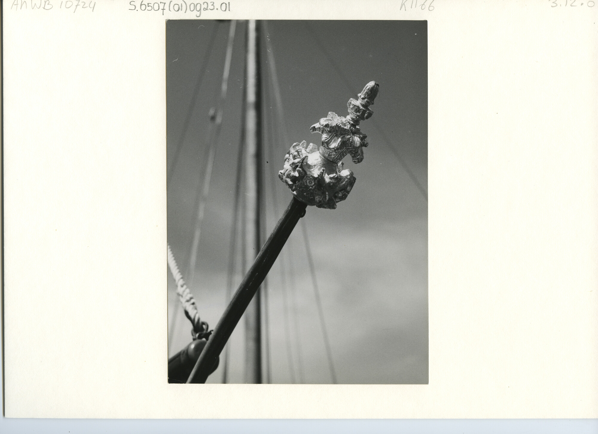 S.6507(01)0923.01; Foto van scheepssier op ronde en platbodemjachten; foto