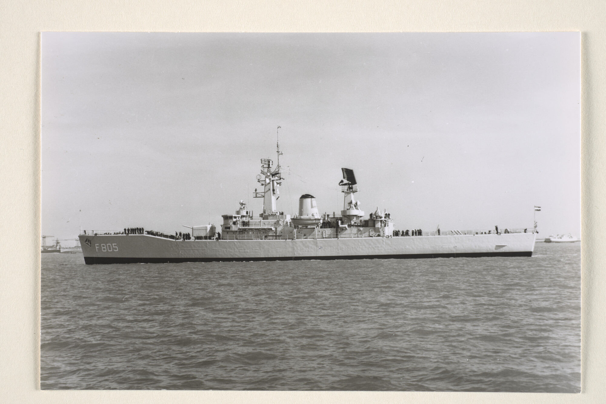 1995.1413; Het fregat Hr.Ms. 'Van Nes' (F 805); foto