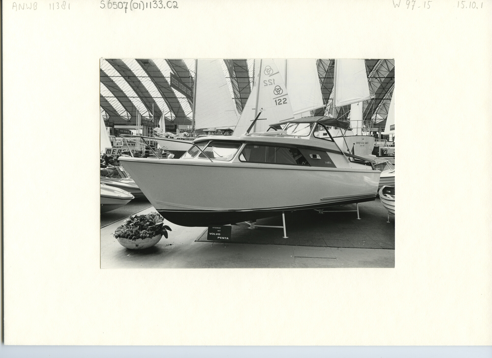 S.6507(01)1133.02; Foto van de HISWA 1968: diverse motorjachten; foto