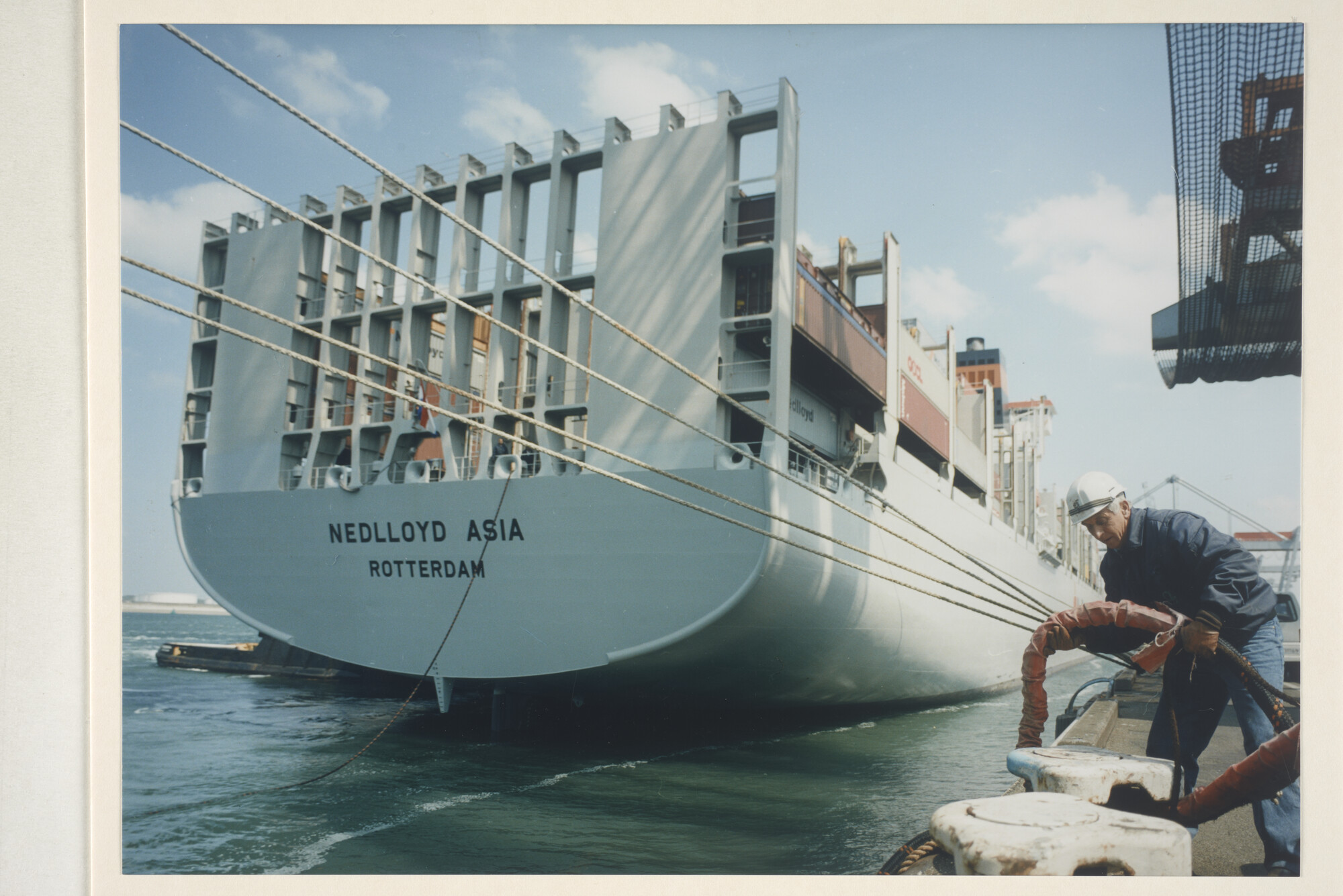 1997.1953; Kleurenfoto van het containerschip ms. Nedlloyd Africa van de Nedlloyd [...]; foto