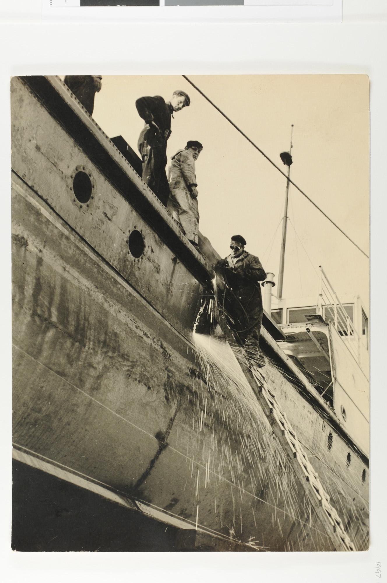 1992.1417; Fotos van de verbouwing van de veerboot Dokter Wagemaker van de TESO bij [...]; fotoreportage