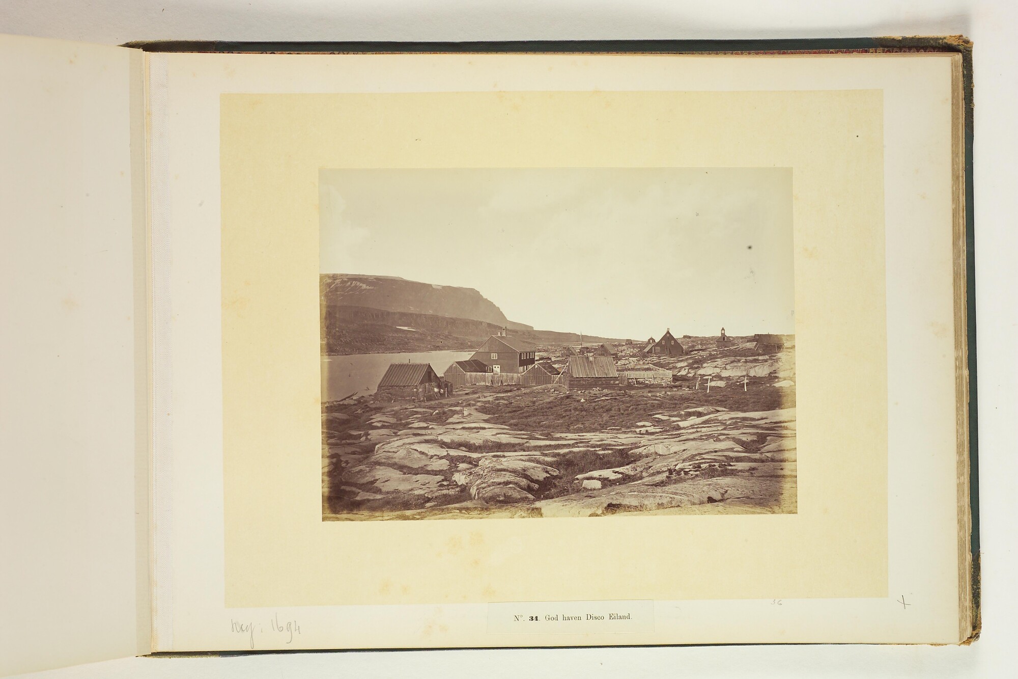 A.4325; Album met foto's van de noordpoolreis van de Pandora; fotoalbum