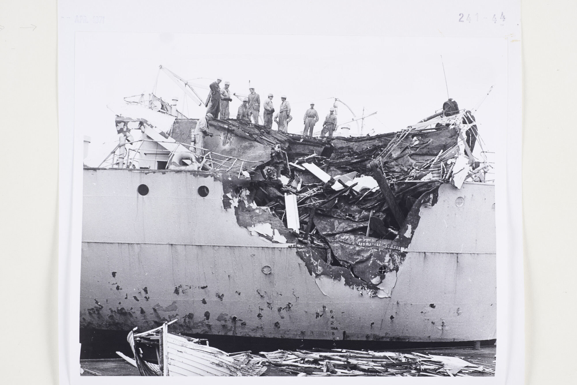 S.5444(5237)03; Foto van de reparatie van de aanvaringsschade aan het vrachtschip Tasmania; foto