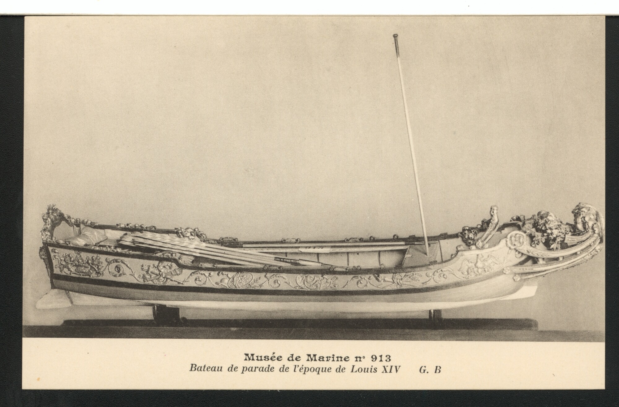 A.4876(397); Mapje van het Musee du Louvre (Musée de Marine) met 50 prentbriefkaarten met; prentbriefkaart-serie