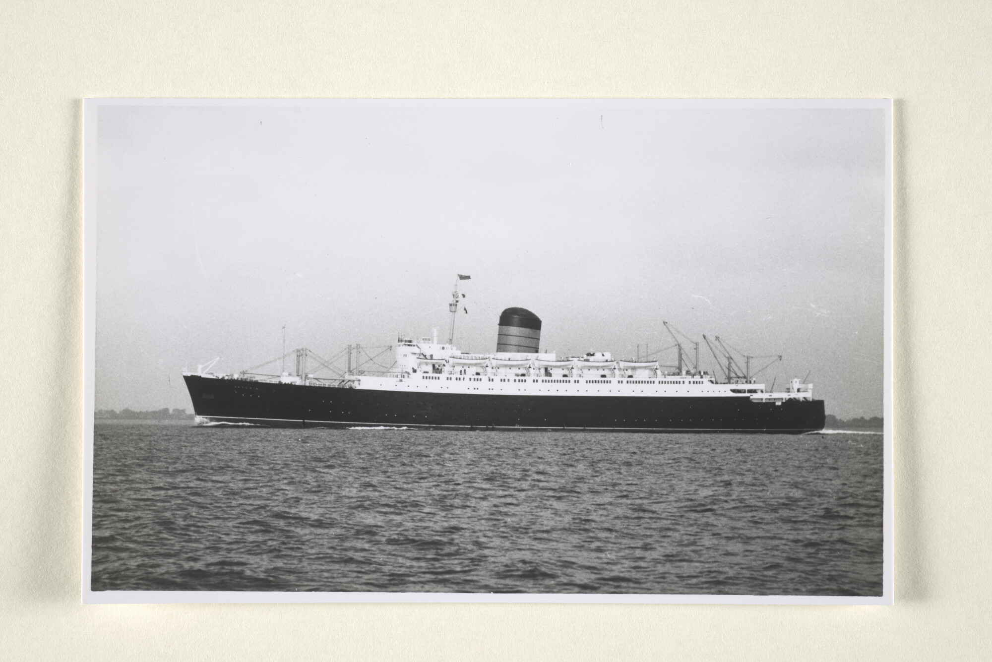 1997.4537; Het Britse passagiersschip ss. Saxonia van de Cunard Steamship Company uit [...]; foto