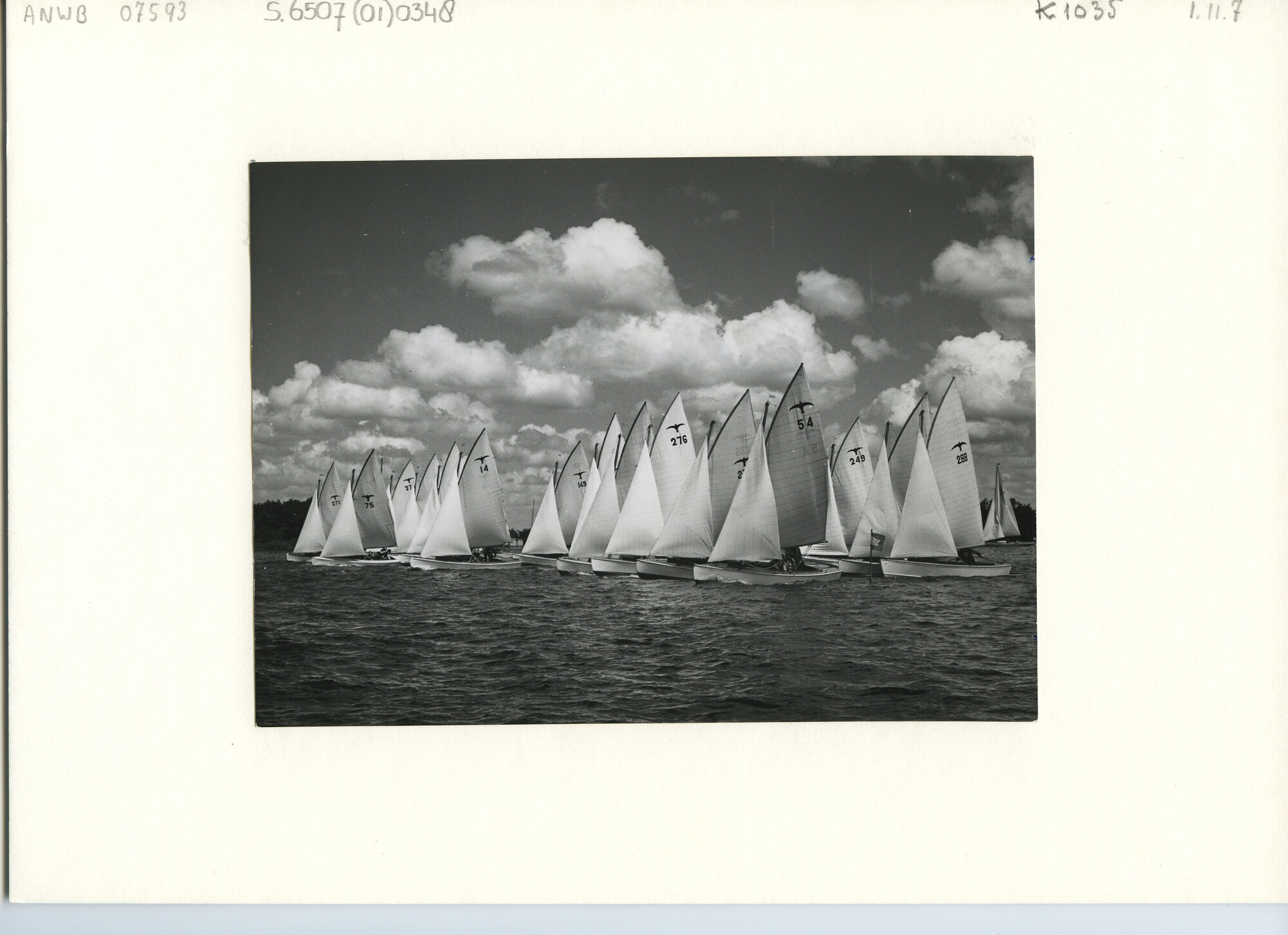 S.6507(01)0348; Foto van de start van de Valken op de Westeinderplassen; foto