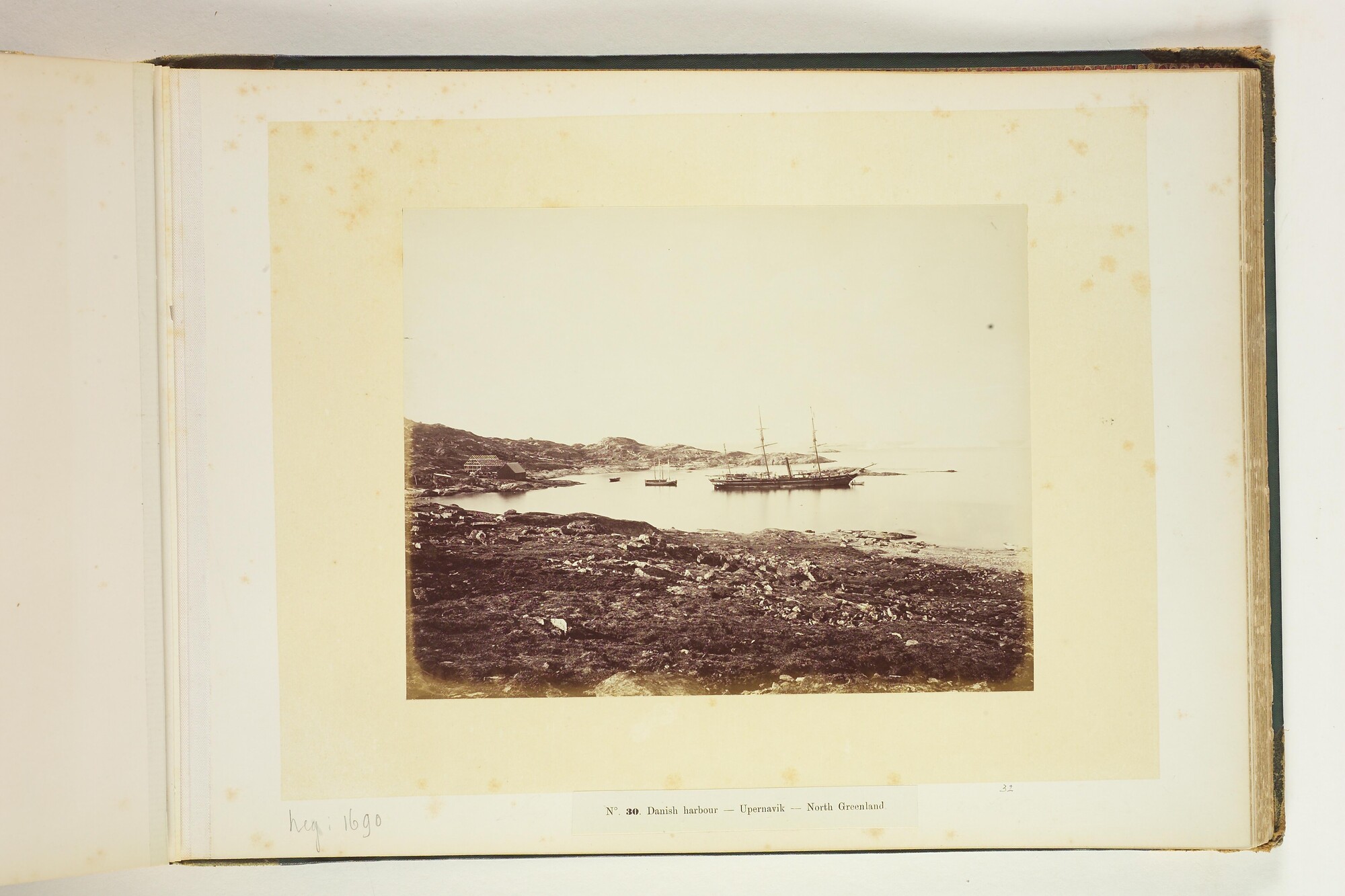 A.4325; Album met foto's van de noordpoolreis van de Pandora; fotoalbum