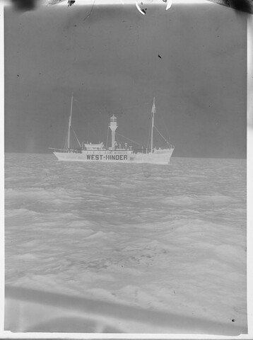 S.7143(1425)1b; Negatief van het lichtschip 'West-Hinder'; negatief