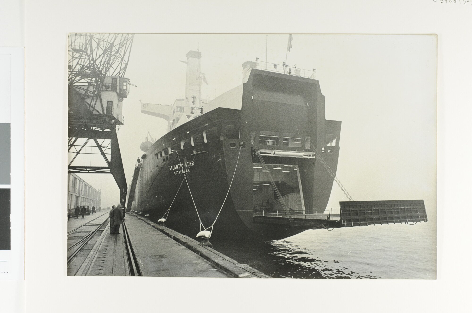 S.6408(0935); Het containerschip ms. 'Atlantic Star'; foto
