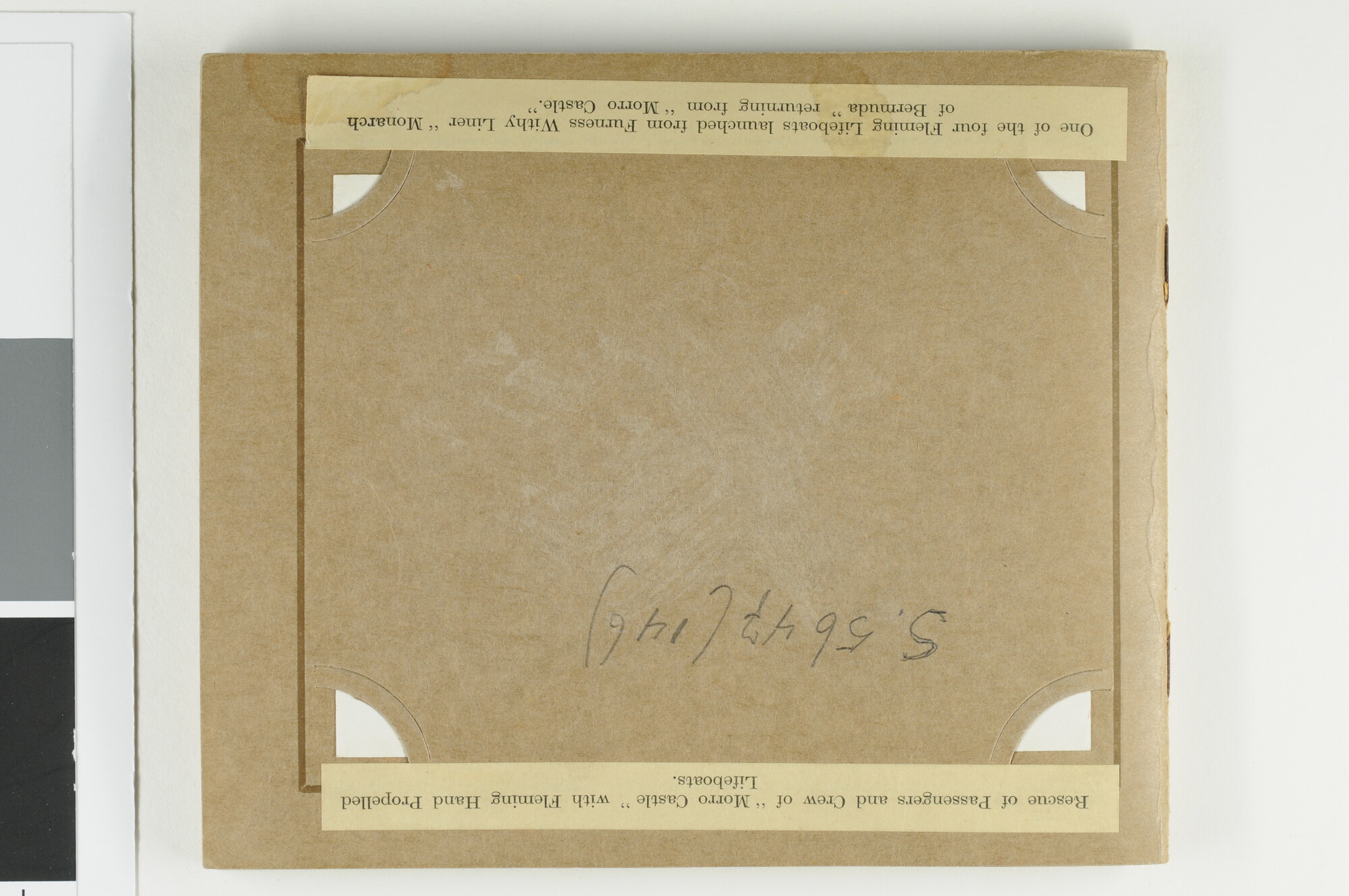 S.5647(146)a; Klein mapje met foto's over het gebruik en de voordelen van Flemming Hand Propelled Lifeboats; fotoalbum