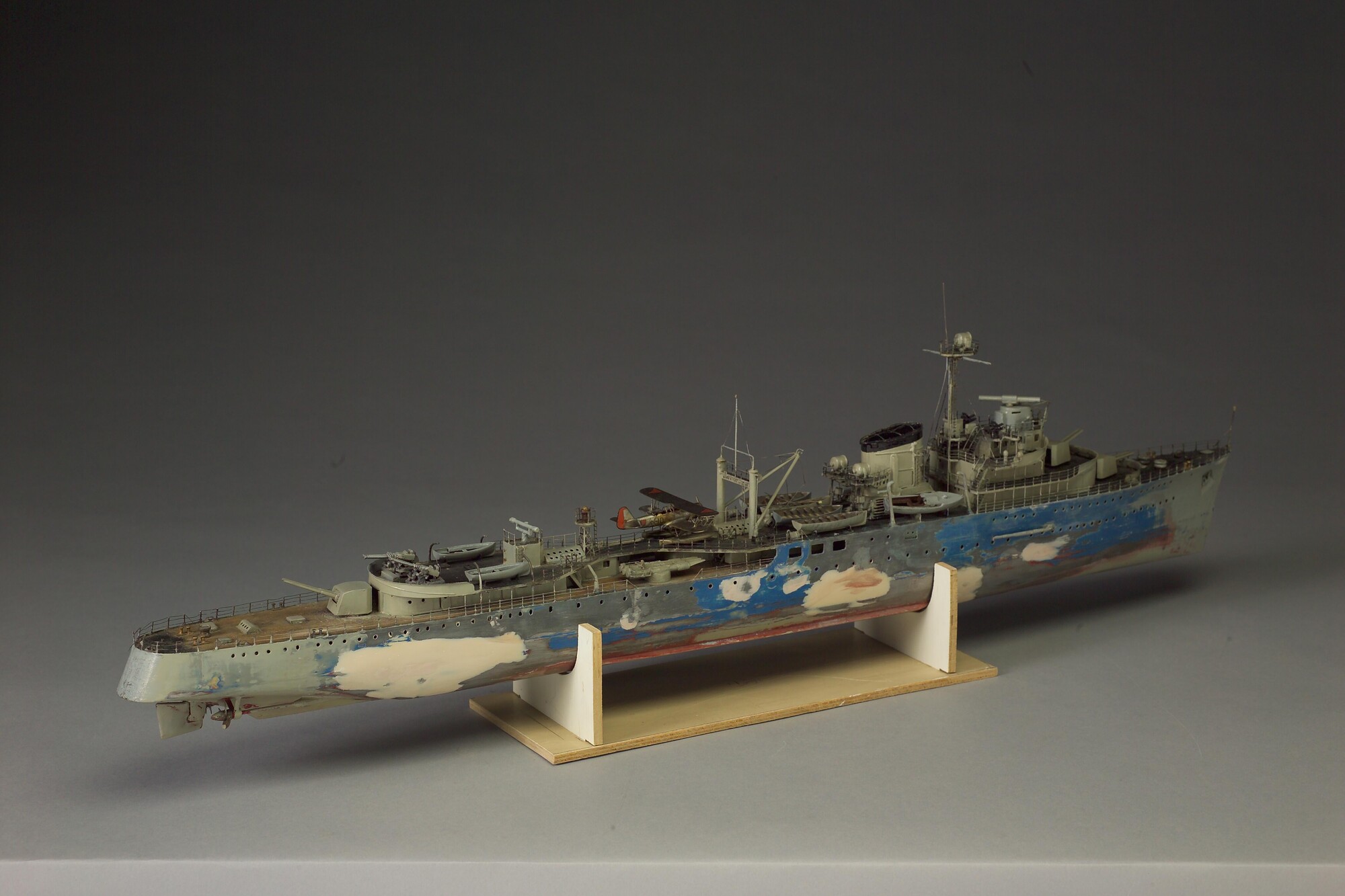 2006.0215; Model van de lichte kruiser Hr.Ms. Tromp; scheepsmodel