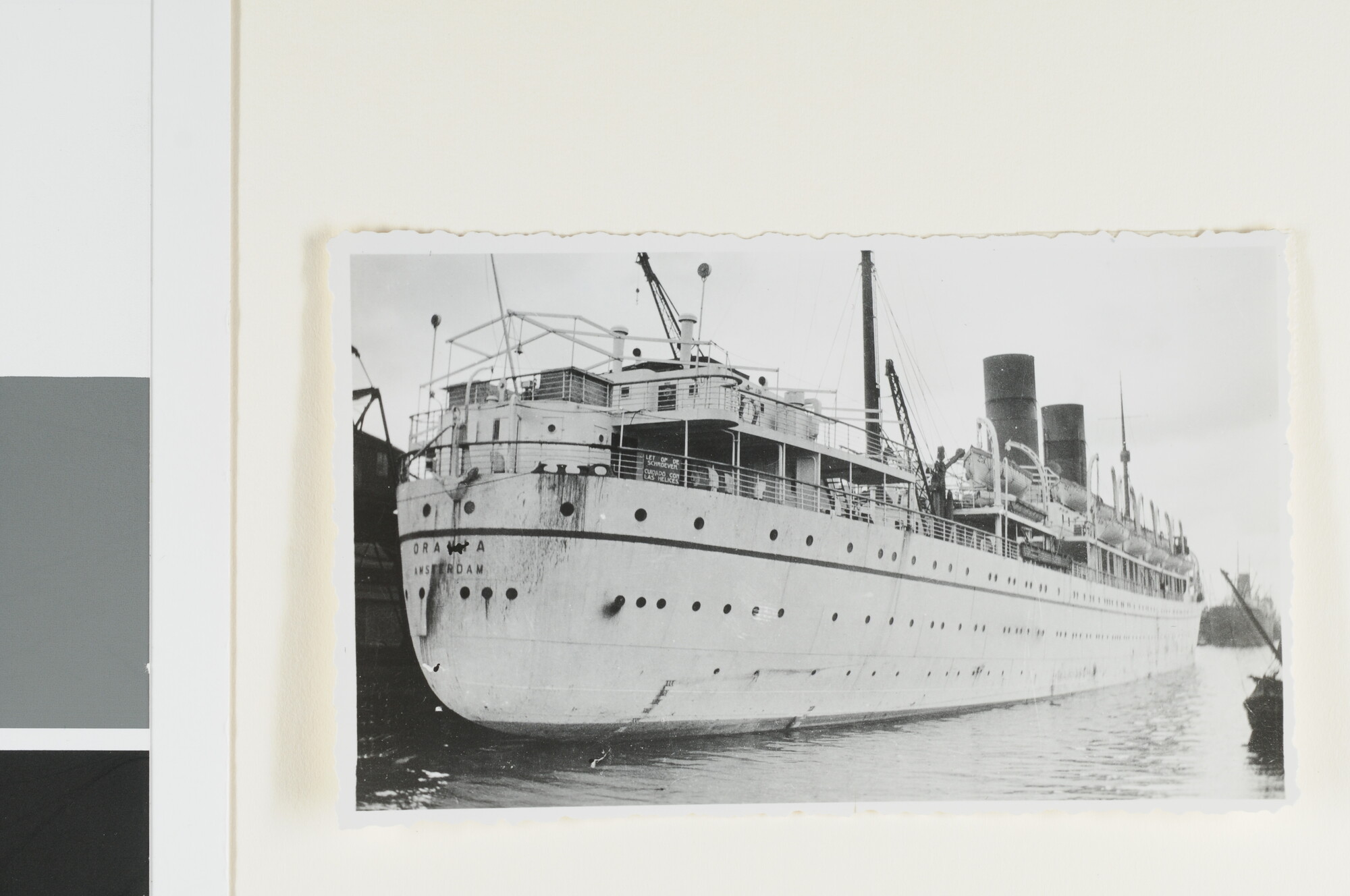S.4380(04)457; Het passagiersschip ss. 'Orania' van de Koninklijke Hollandsche Lloyd ligt afgemeerd in de haven van Amsterdam (Achteraanzicht); foto