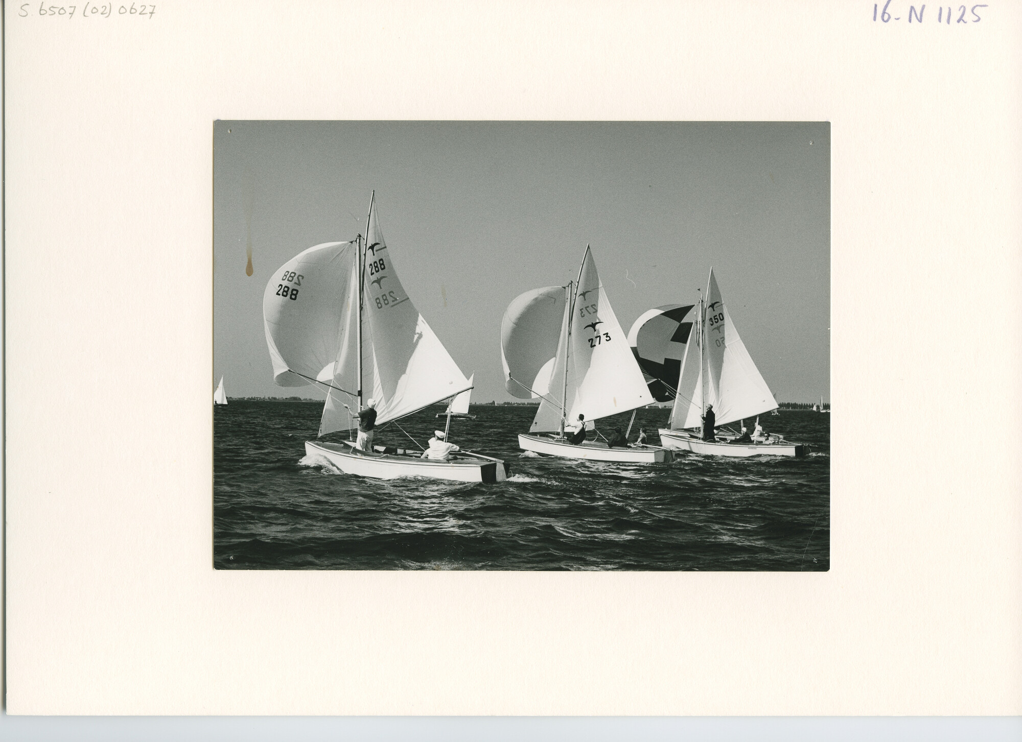 S.6507(02)0627.01; Zwart-wit foto van de Valkenklasse op de Westeinderplassen; foto