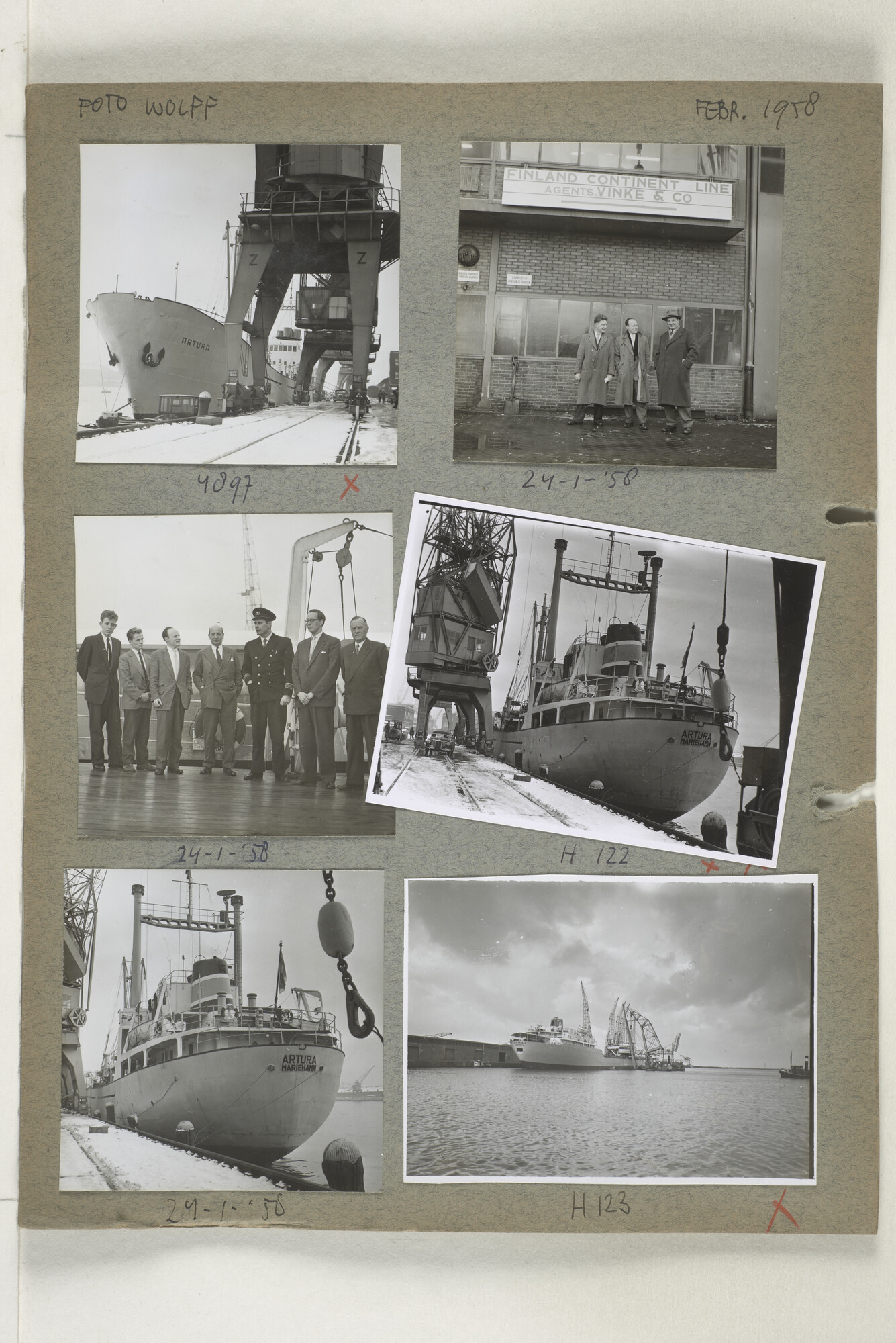 1998.2183; Omslag (voorheen ordner) met een grote hoeveelheid proef foto's van de haven en de stad van Amsterdam; omslag