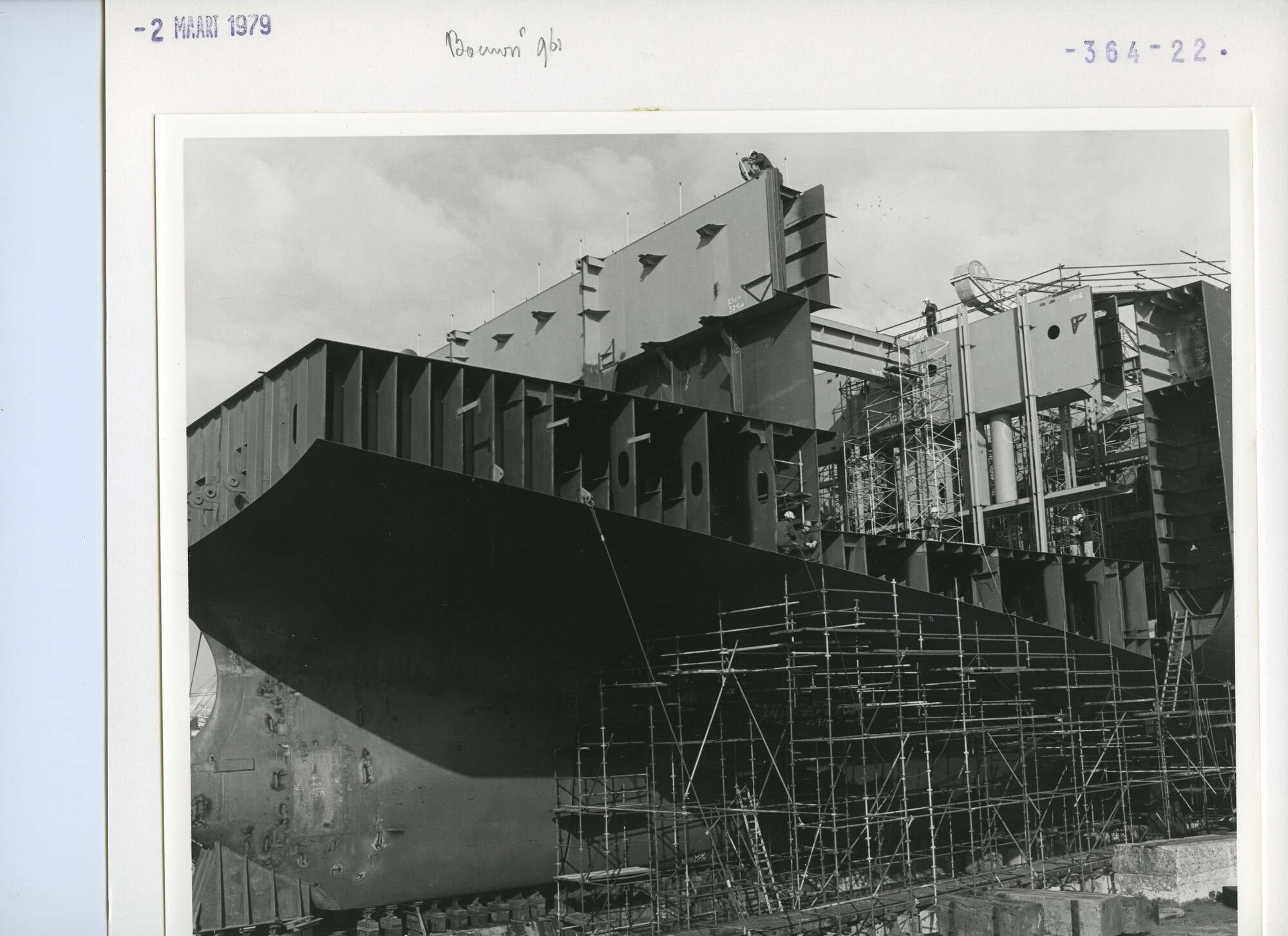 S.5444(6079)07; Foto van het containerschip ms. Incotrans Speed in aanbouw op helling II/III van de NDSM; foto