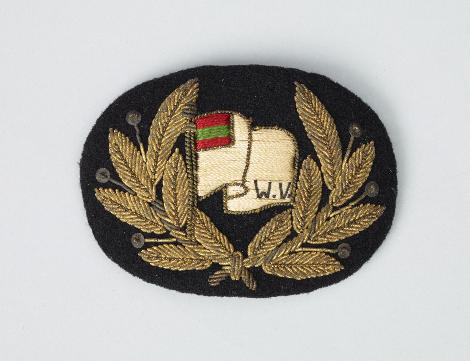 S.7055(37); Petembleem; uniform