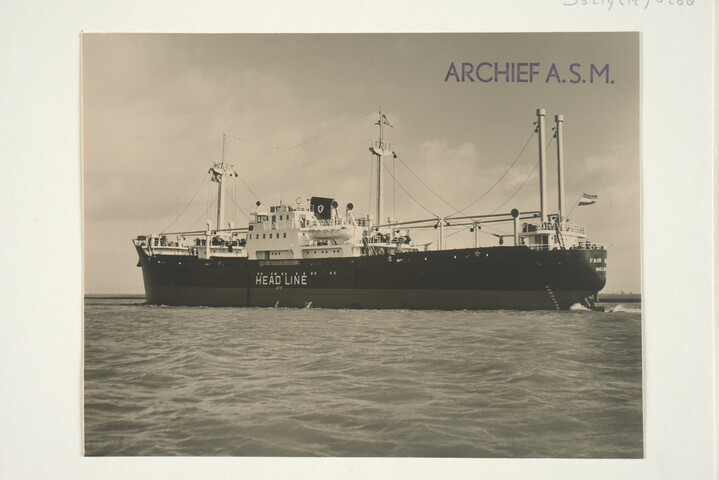 S.5219(12)0268; Foto's van de proeftocht van het Noord-Ierse (Laker) vrachtschip ms. 'Fair Head' van de Ulster Steamship Compagny gezien op de Nieuwe Waterweg richting zee; fotoreportage