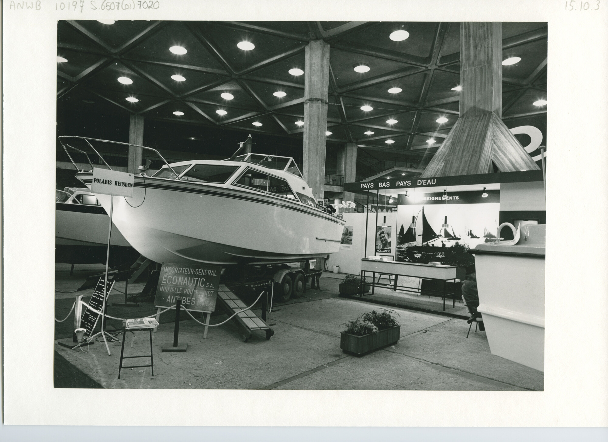S.6507(01)7020; Tentoonstelling in Parijs; foto