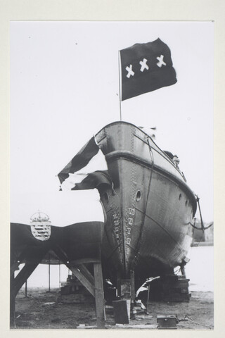 S.5219(12)0559; De stoomsleepboot Antoinette W. Goedkoop in aanbouw op de helling van de [...]; foto