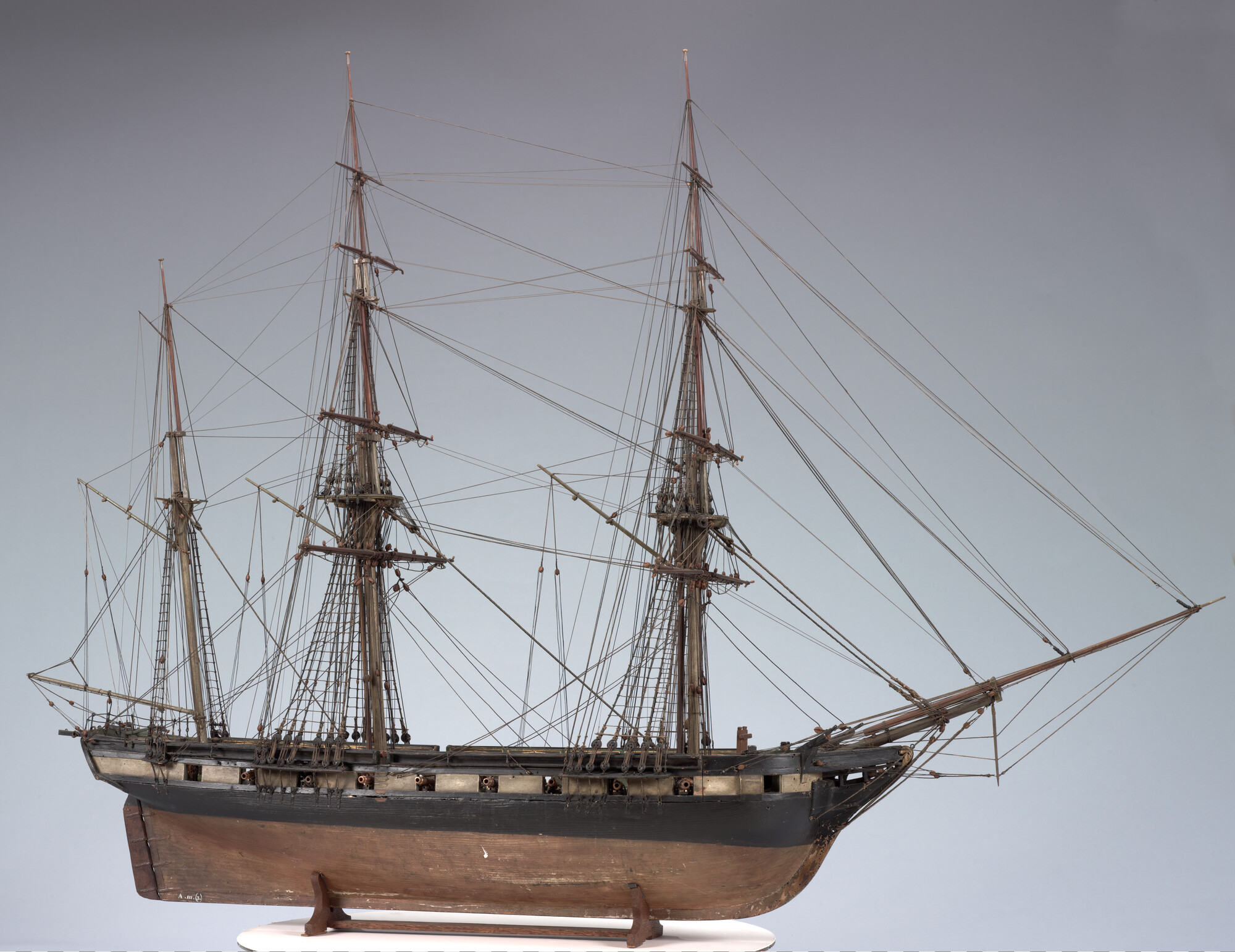A.0111(03); Model van een driemaster; scheepsmodel