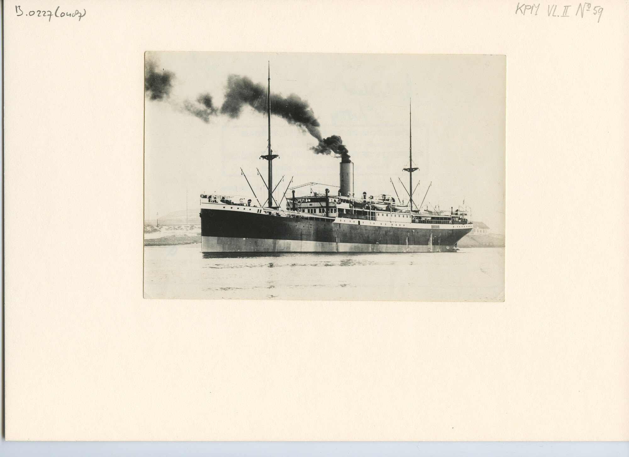 B.0227(0487)a; Foto van ss. Van Cloon van de KPM bij het vertrek uit IJmuiden; foto