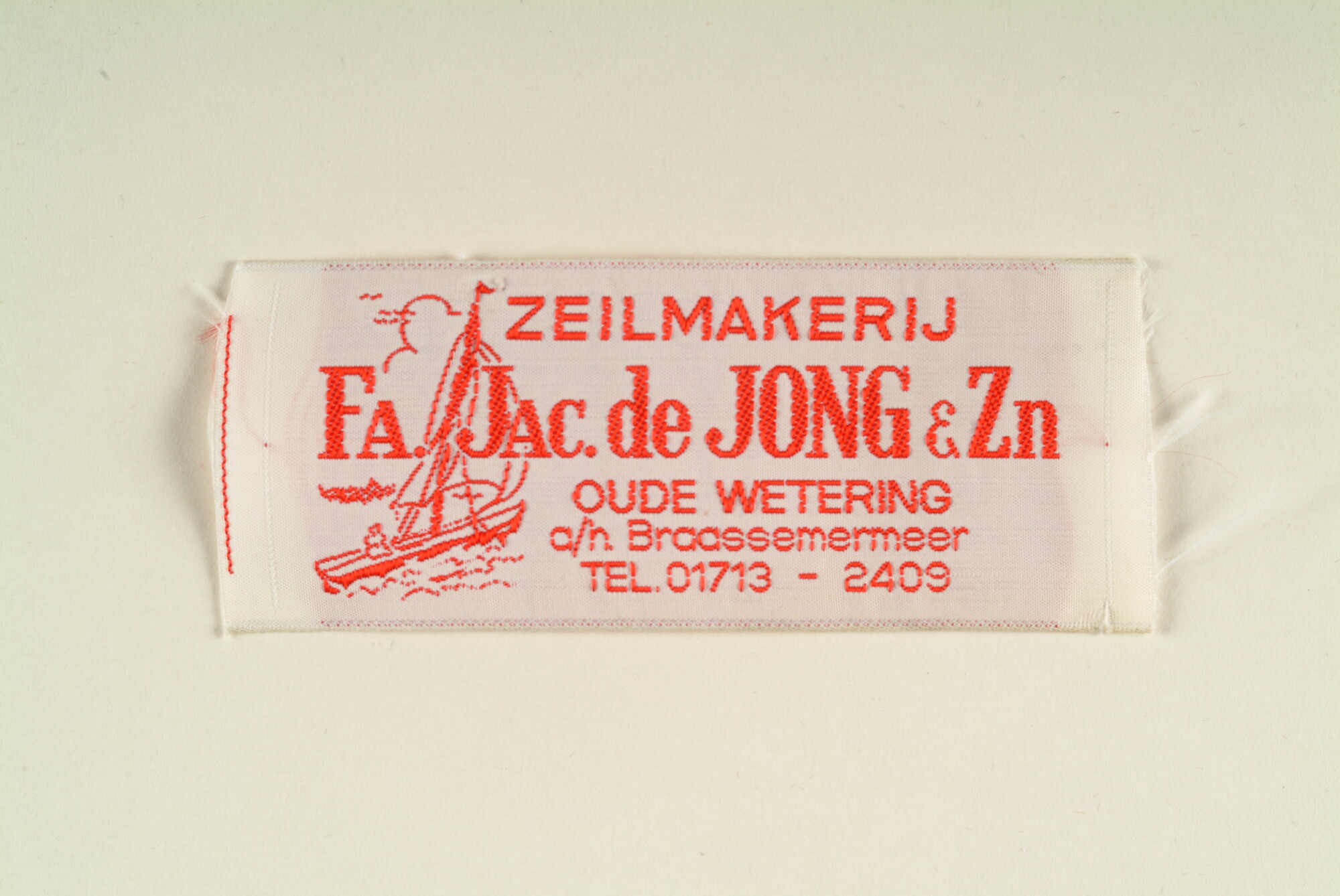 2004.5713; Label van zeilmakerij fa. Jac. de Jong en Zoon; label (identificatiedrager)