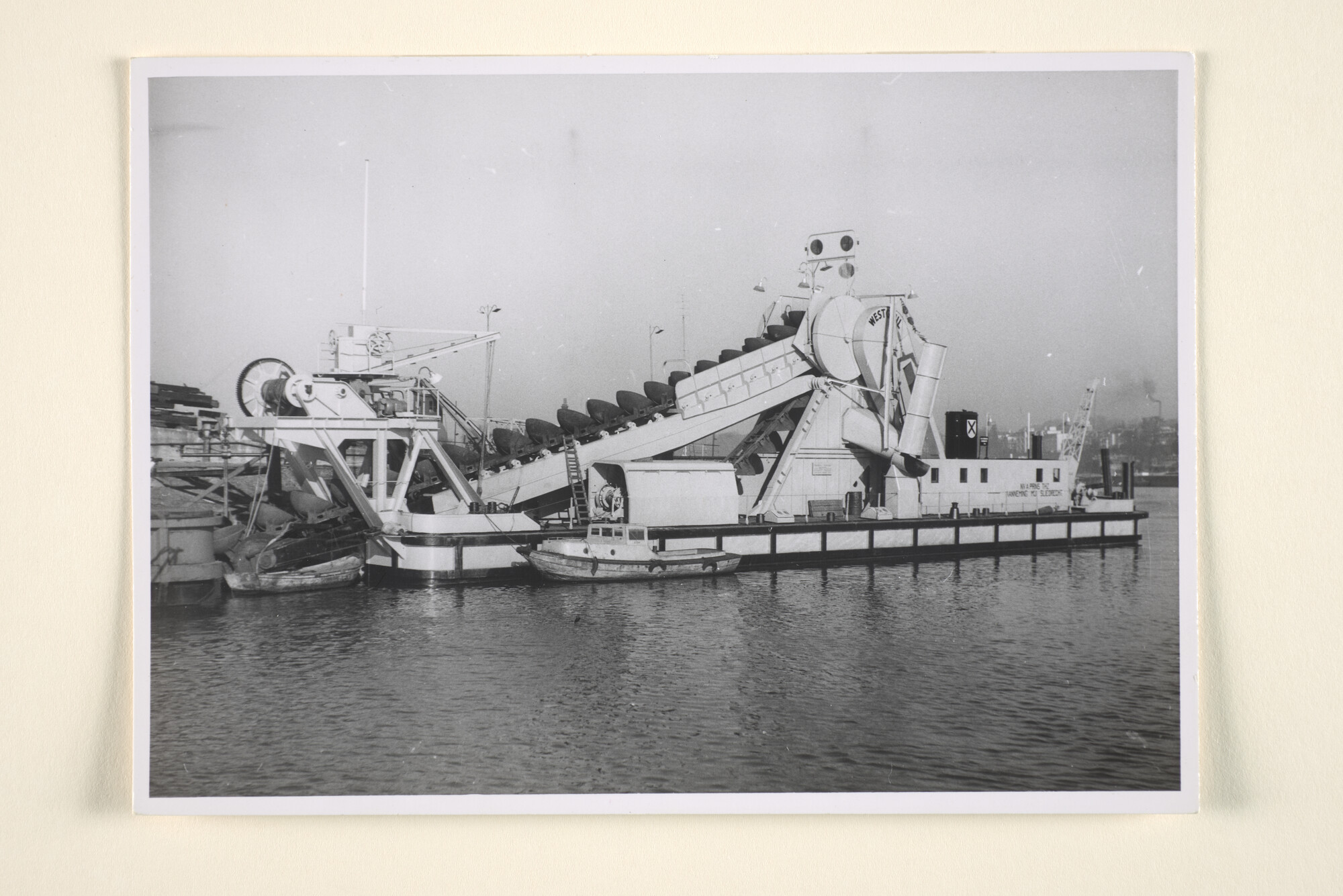 1996.3422; De emmerbaggermolen 'Westgeul' van Aannemings Maatschappij Sliedrecht; foto