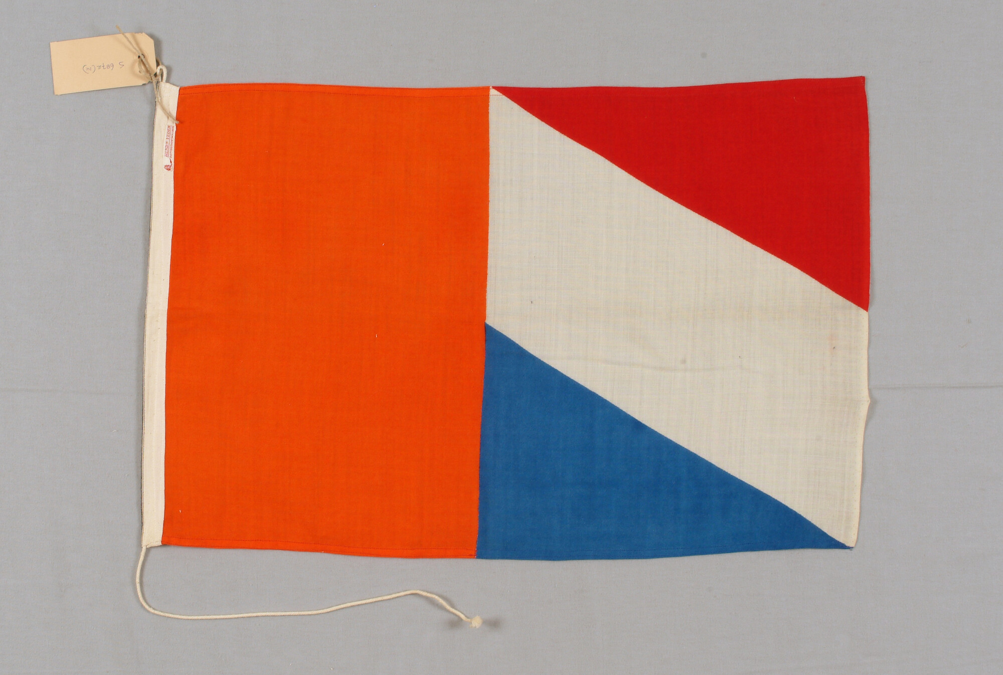 S.6872(014); Rederijvlag van de Scheepvaart Maatschappij Suriname te Paramaribo; vlag