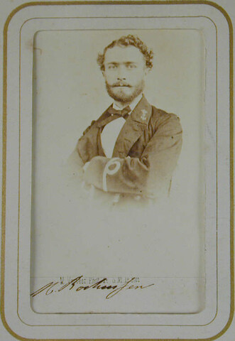 S.0576(01)004; Portretfoto van luitenant-ter-zee der tweede klasse M. Rochussen (1841-1902); foto
