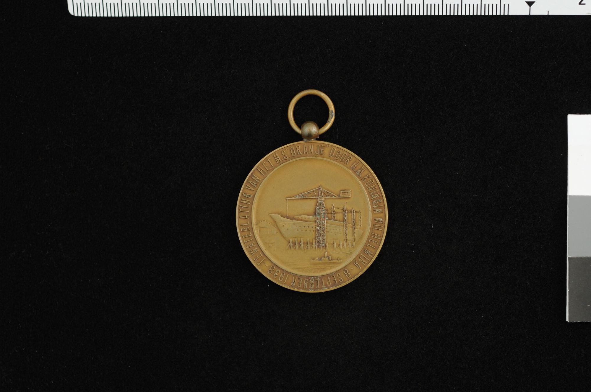 S.7306(05); Draagpenning op de tewaterlating van ms. "Oranje", 1938; penning