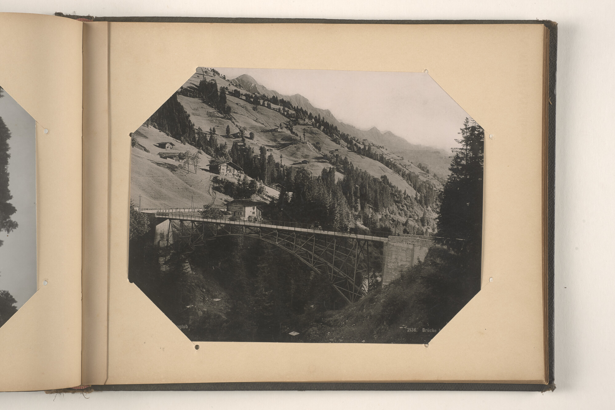 2015.0862; Fotoalbum met souvenirfoto’s verzameld tijdens de reizen van James Reginald Filz, 18 oktober 1901 t/m september 1904; fotoalbum