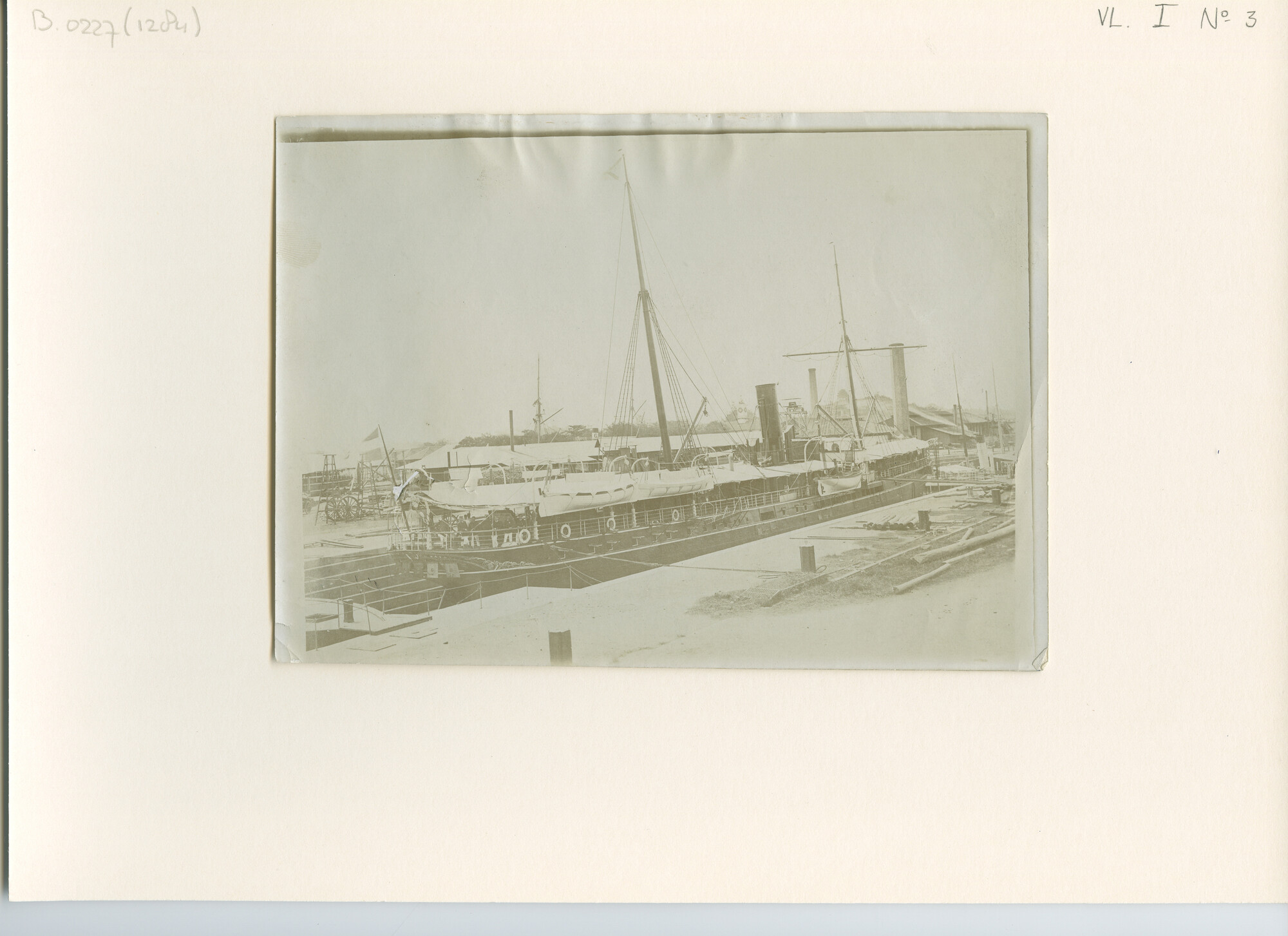 B.0227(1284); Het stoomschip 'Generaal Pel' van de Nederlandsch Indische Stoomvaart Mij; foto