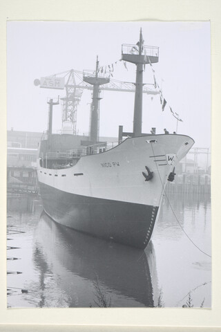 S.5219(12)0376; Foto's van de bouw van het vrachtschip ms. 'Nico P.W.' op de dwarshelling van de ASM; fotoreportage