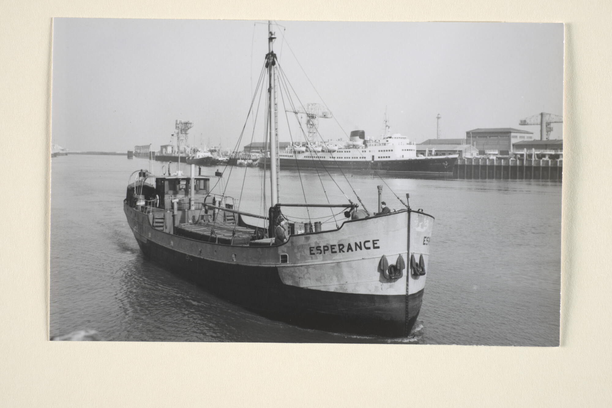 1996.2090; De coaster ms. Esperance van D.P. Geuze te Poortvliet [in 1939 gebouwd bij [...]; foto