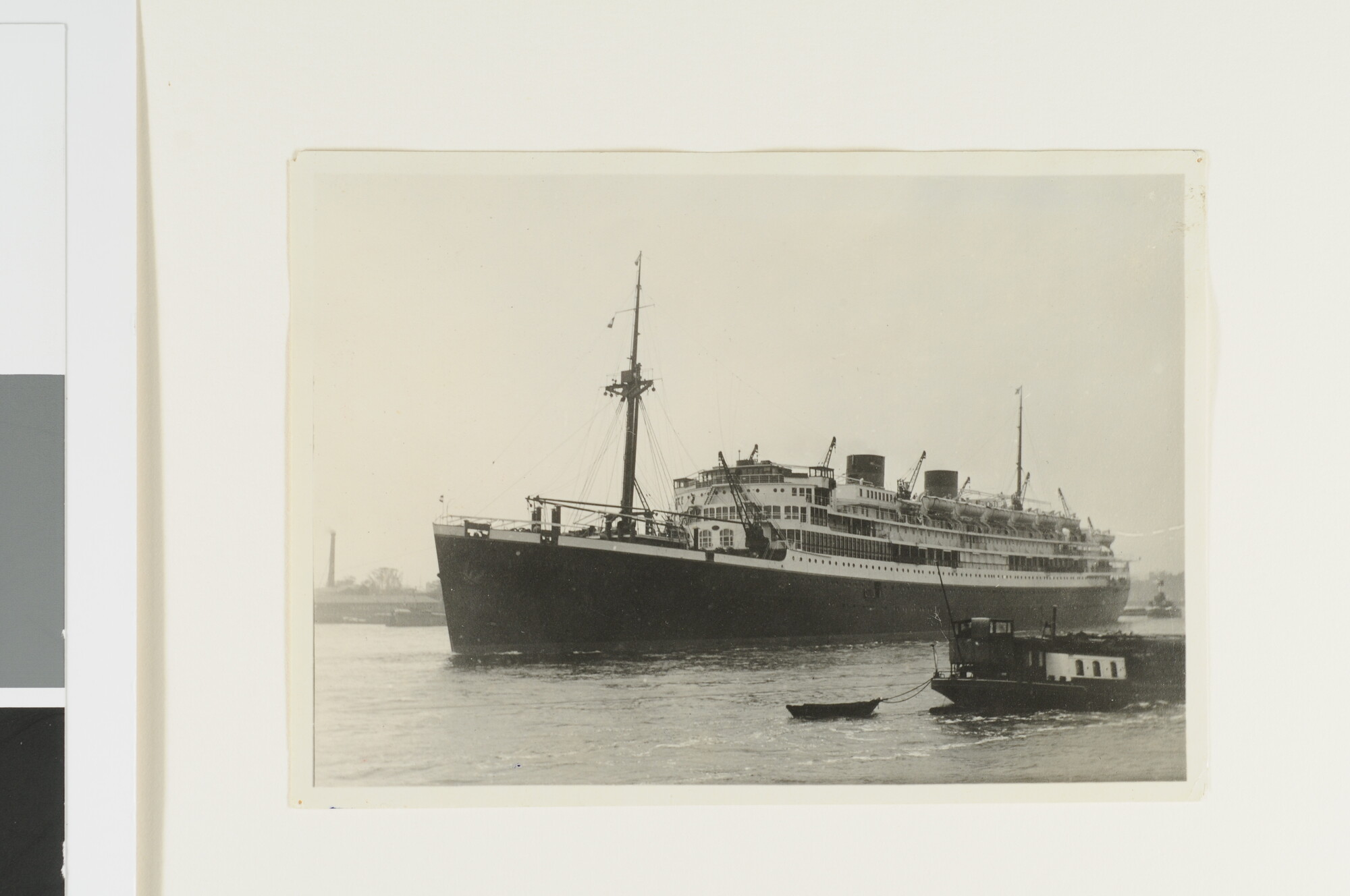 S.3565(54); Het passagiersschip ms. Marnix van Sint Aldegonde van de SMN; foto