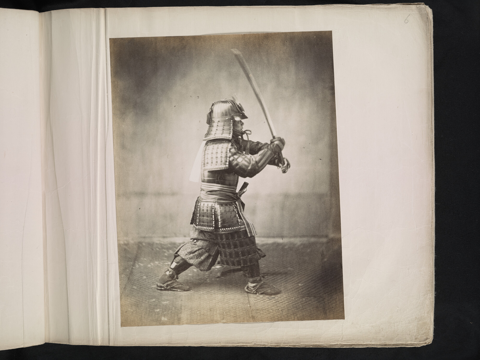 S.3628(02); Album nr. 1 uit een serie van drie van de Nederlandse consul in Japan Dirk de Graeff van Polsbroek; fotoalbum