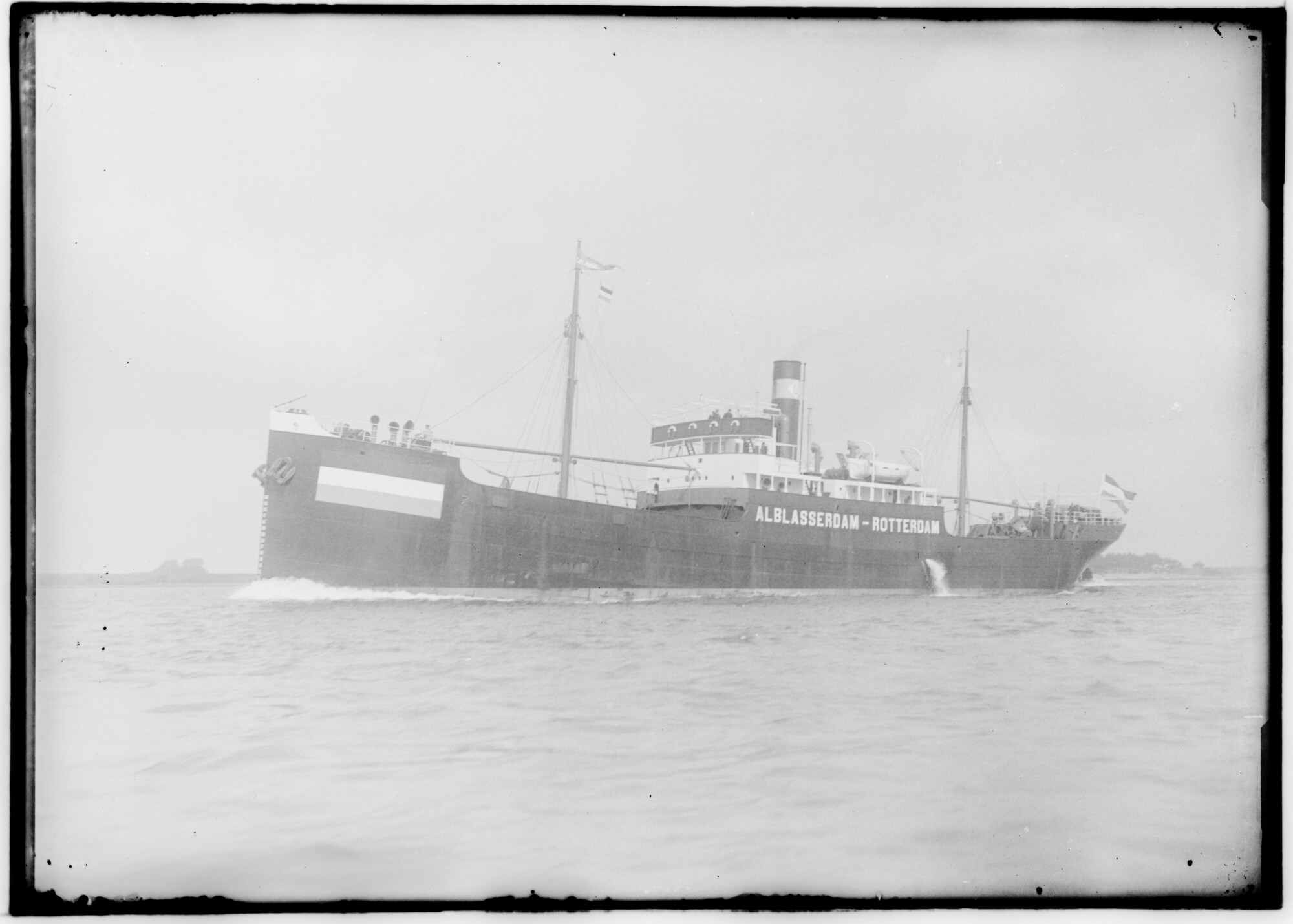 2018.0913; Glasnegatief van het vrachtschip Alblasserdam (Nederlands, 1916); glasnegatief
