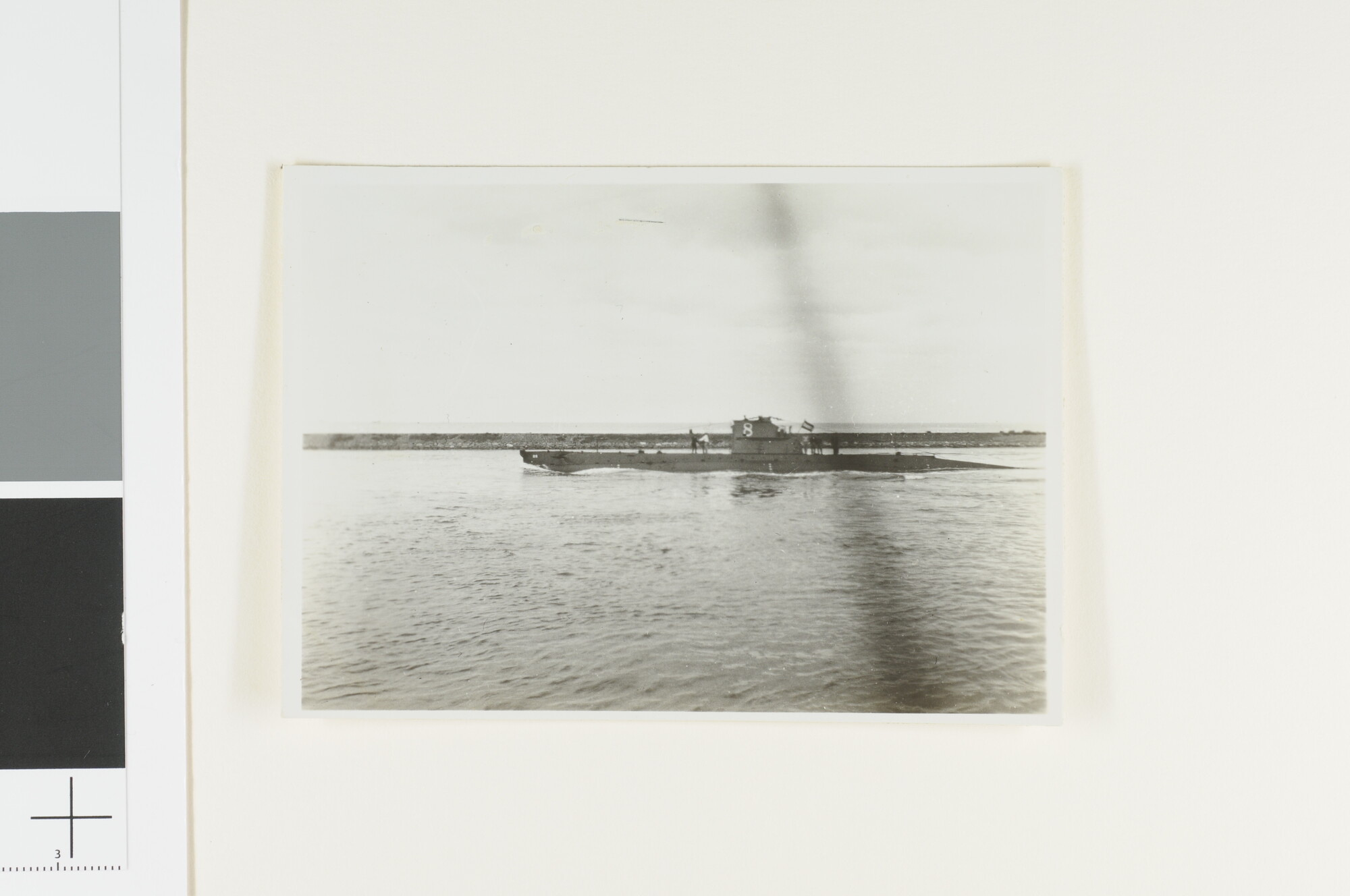 A.2867(01)071; De onderzeeboot Hr.Ms. 'O 8' verlaat de haven van Den Helder, september 1929; foto