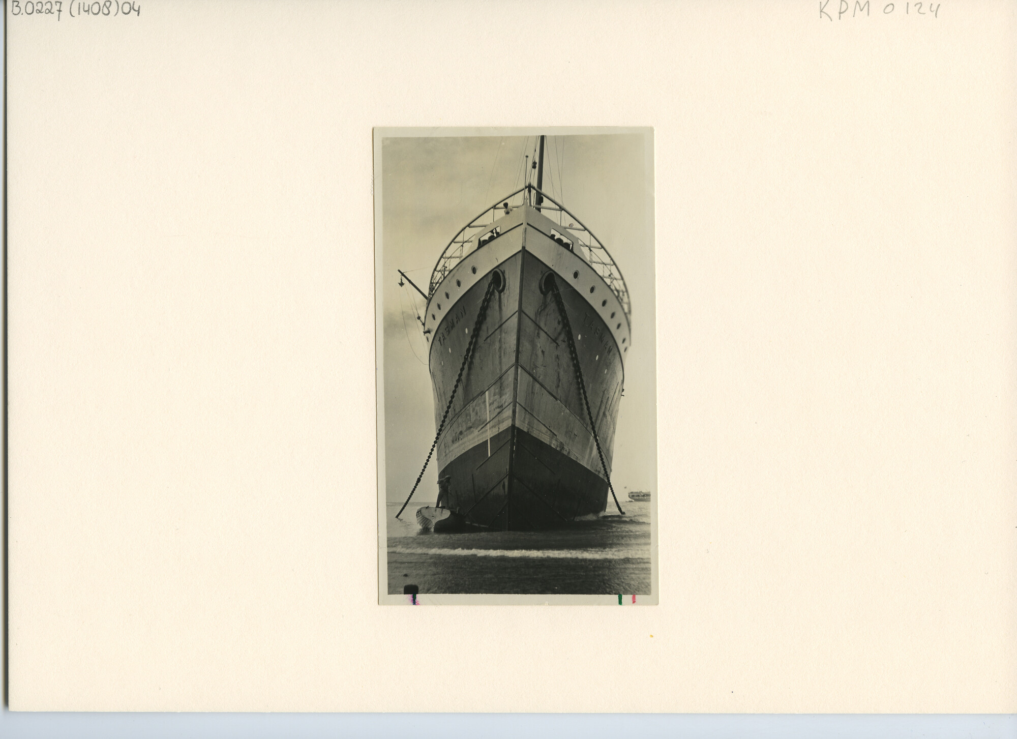 B.0227(1408)04; Foto van de berging van het passagiersschip ss. Tasman; foto