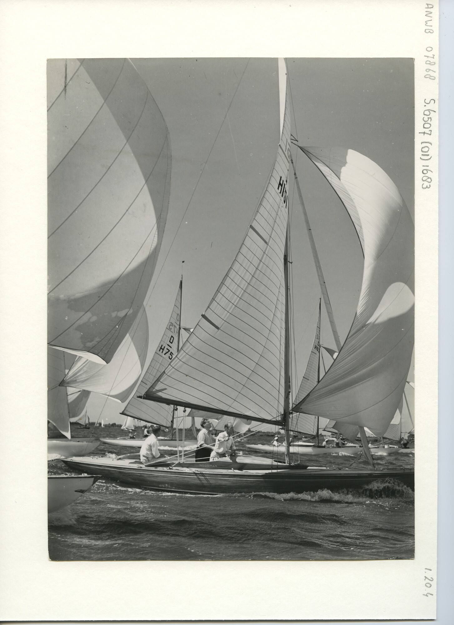 S.6507(01)1683; Foto van zeilwedstrijd; foto