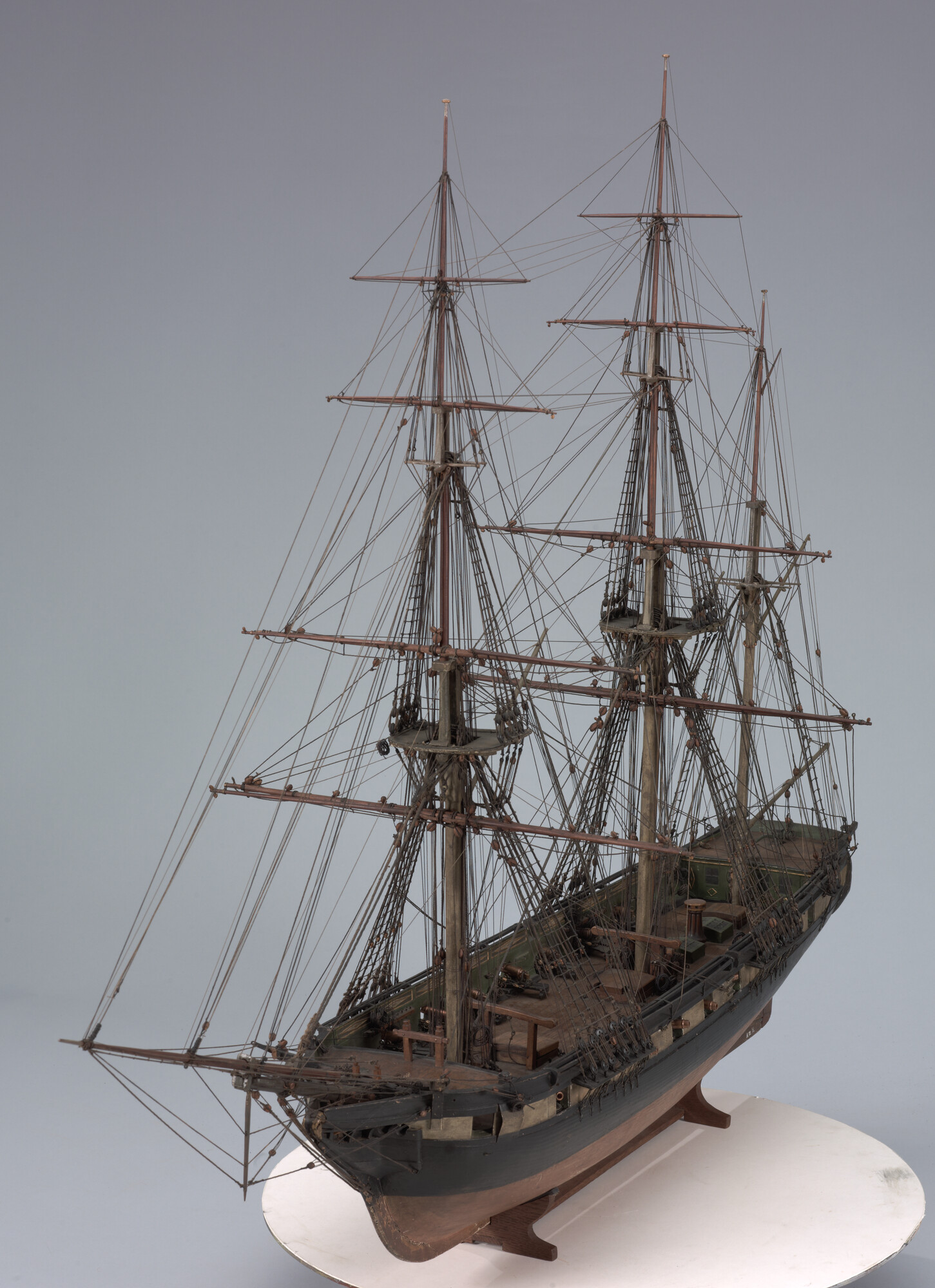 A.0111(03); Model van een driemaster; scheepsmodel