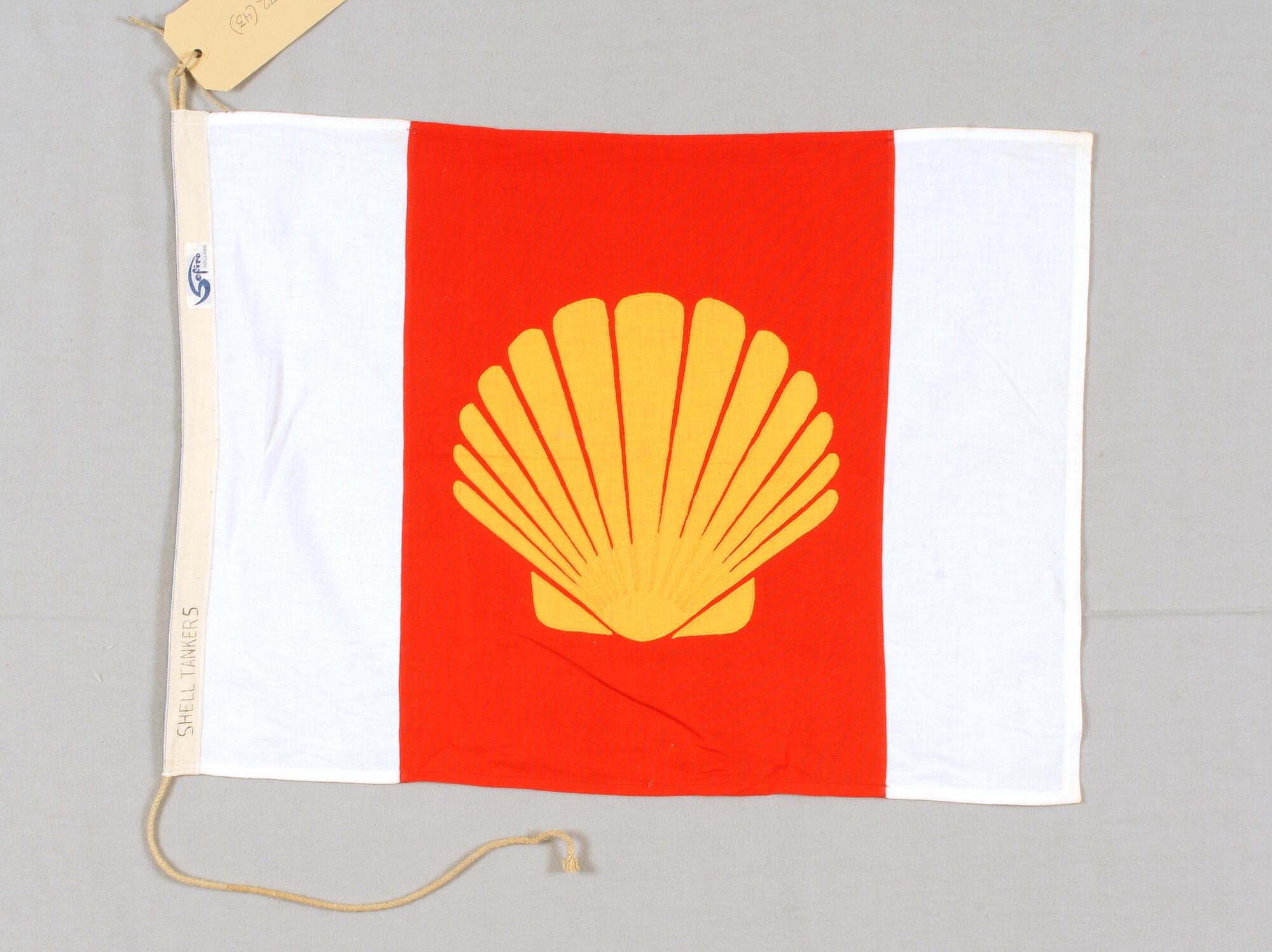 S.6872(043); Rederijvlag van Shell Tankers N.V. te Den Haag; vlag