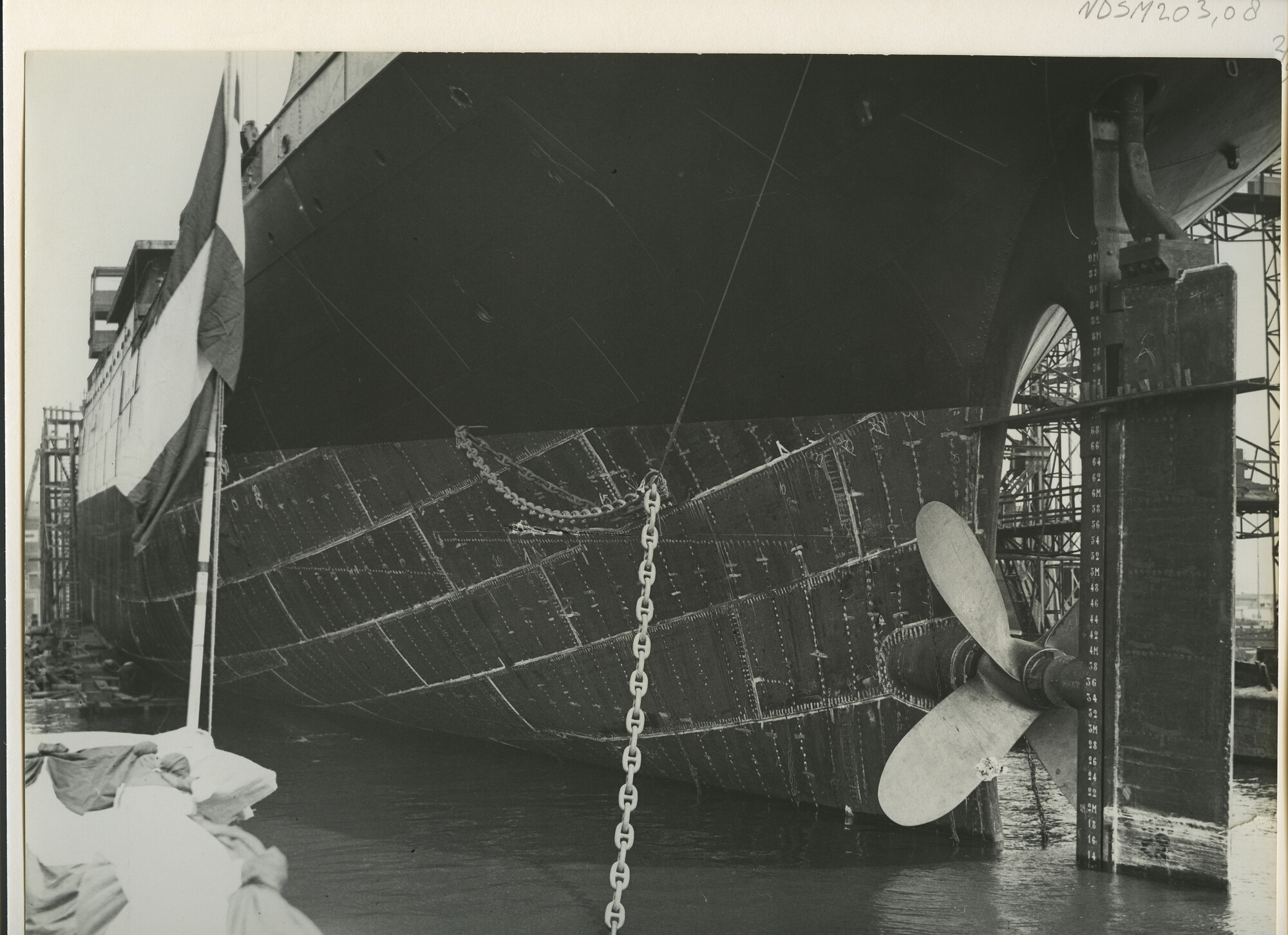 S.5444(0820)2; Foto van de tewaterlating van het vrachtschip ms. Tabian; foto
