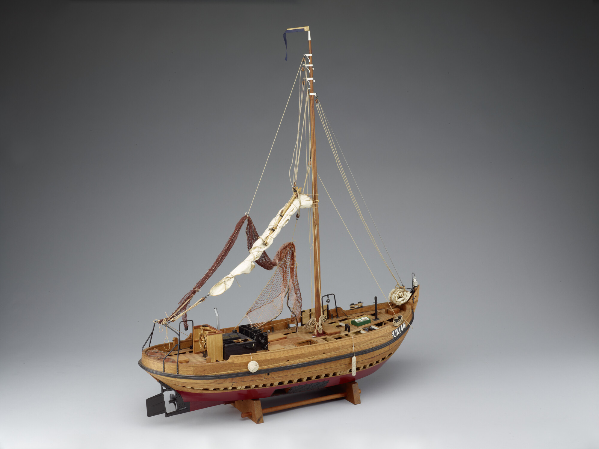 2001.2211; Model van de Noordzeebotter UK 144; scheepsmodel