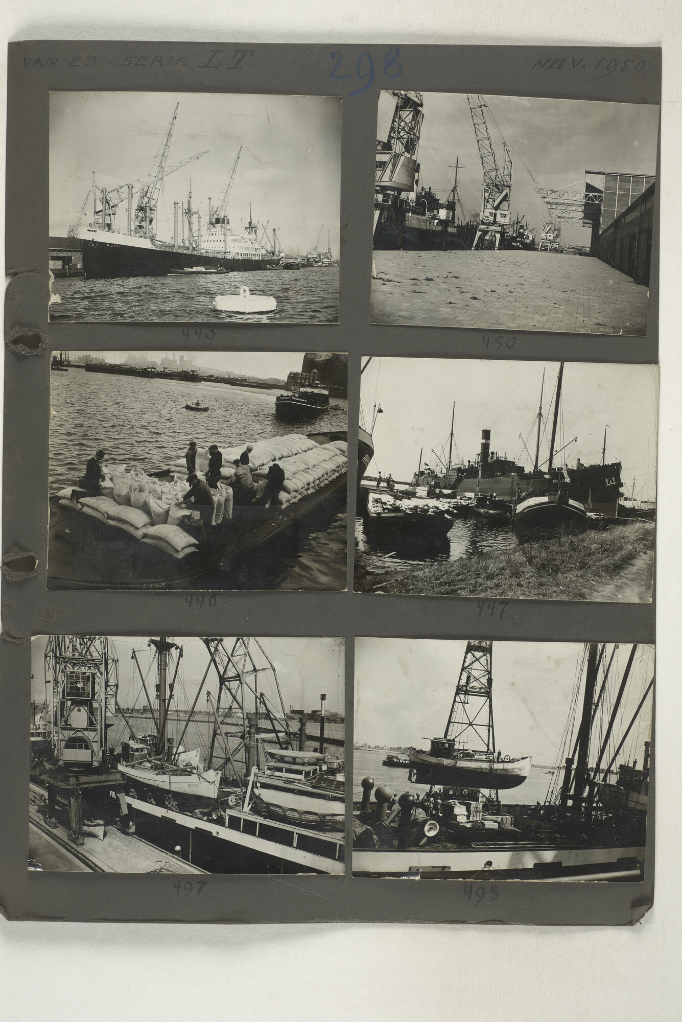 1998.2181; Omslag met een grote hoeveelheid proef foto's gemaakt in opdracht van de Gemeente Handelsinrichtingen en de Vereniging "de Amsterdamsche Haven" te Amsterdam.; omslag